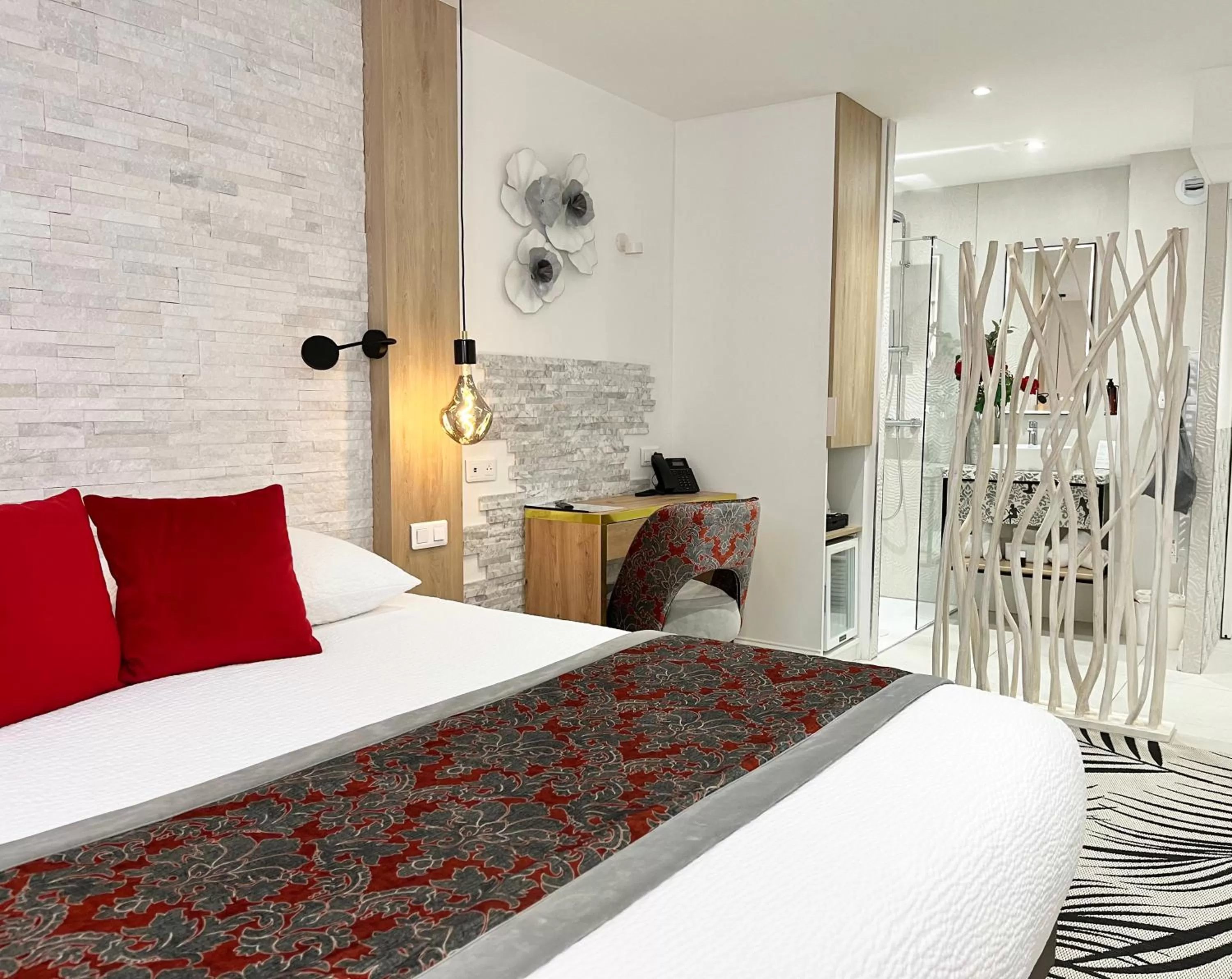 Bedroom in Le Confidentiel Hôtel & SPA