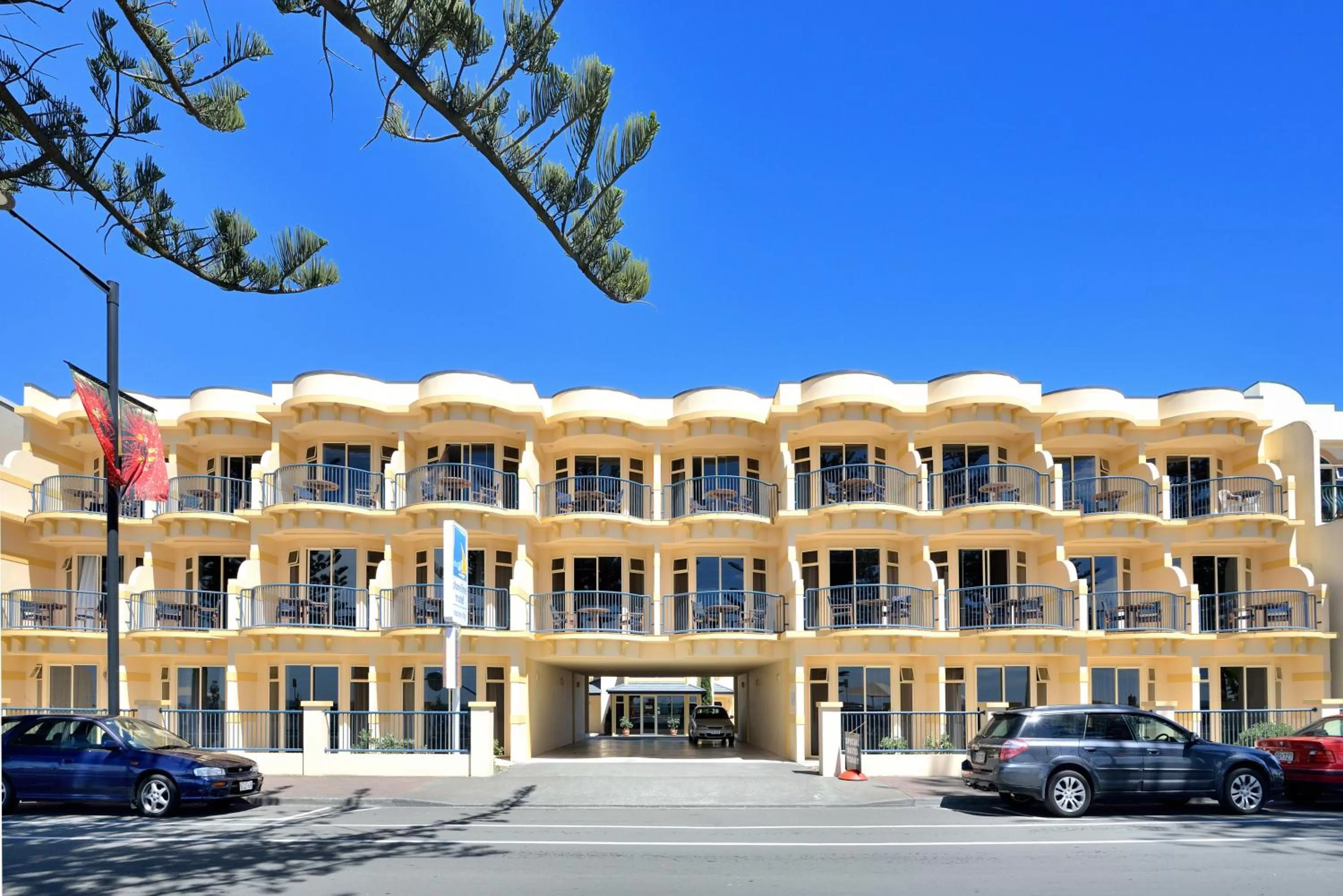 Facade/entrance in Shoreline Motel