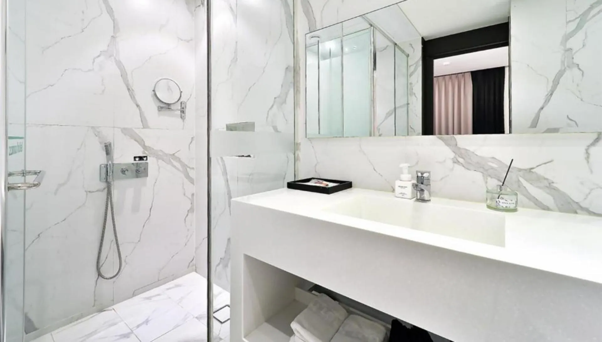 Shower, Bathroom in Zam101Hotel