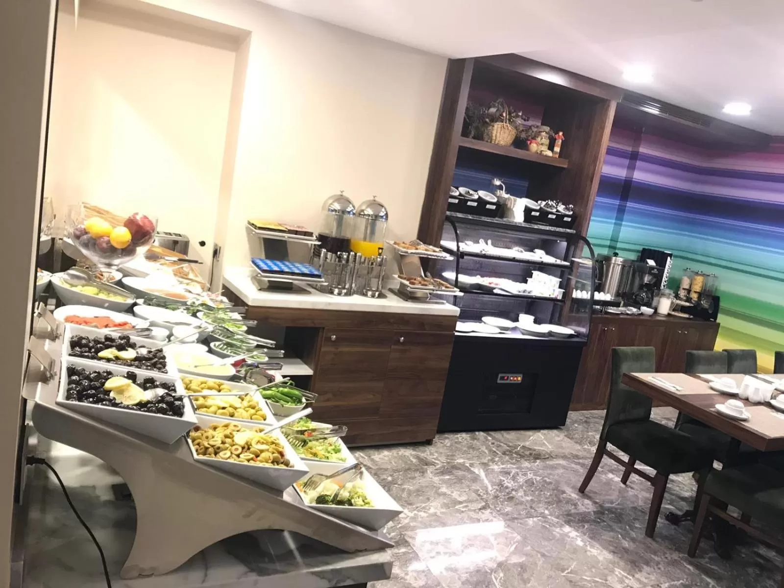 Restaurant/places to eat in Old Port Hotel