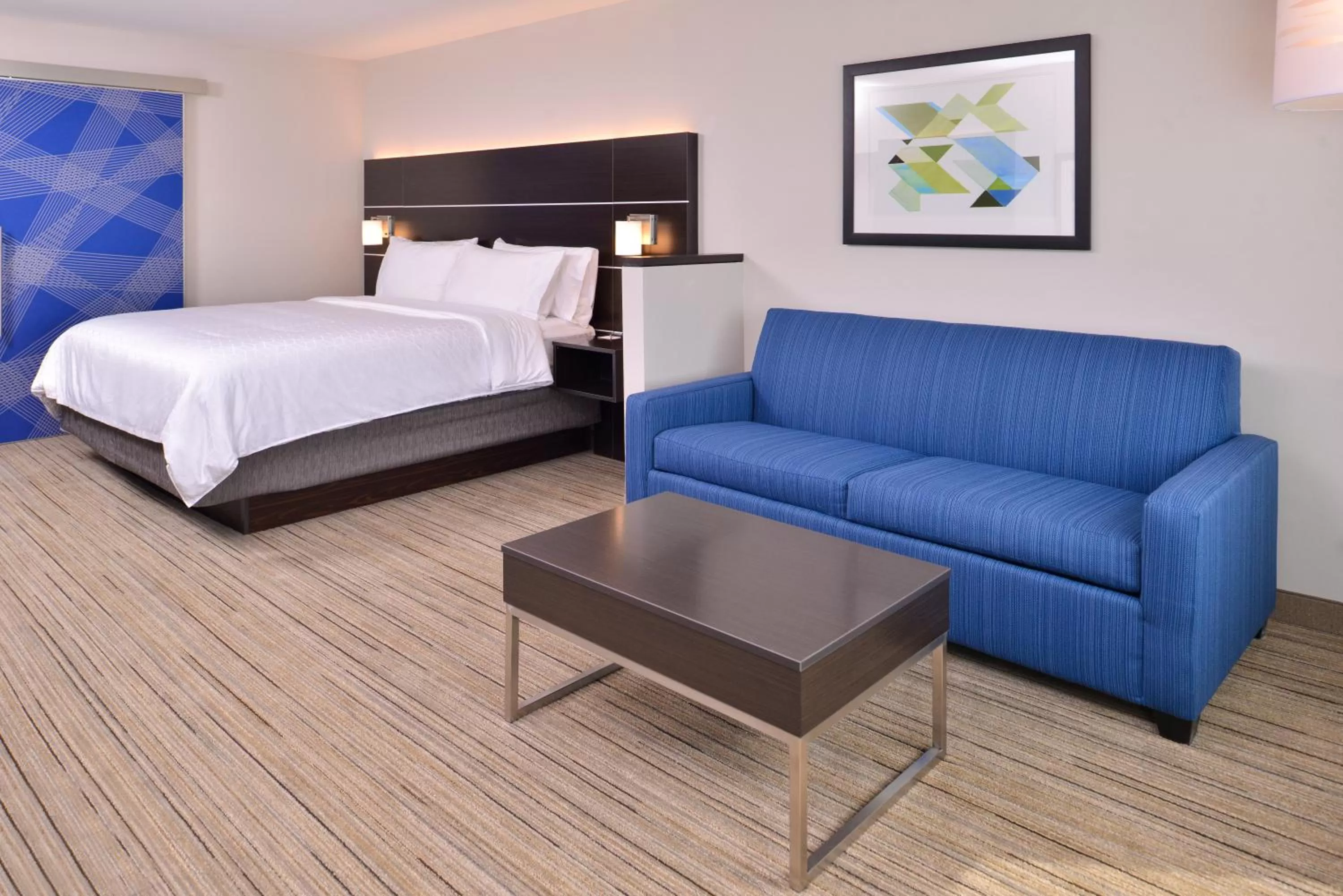 Photo of the whole room, Bed in Holiday Inn Express & Suites - Olathe West by IHG