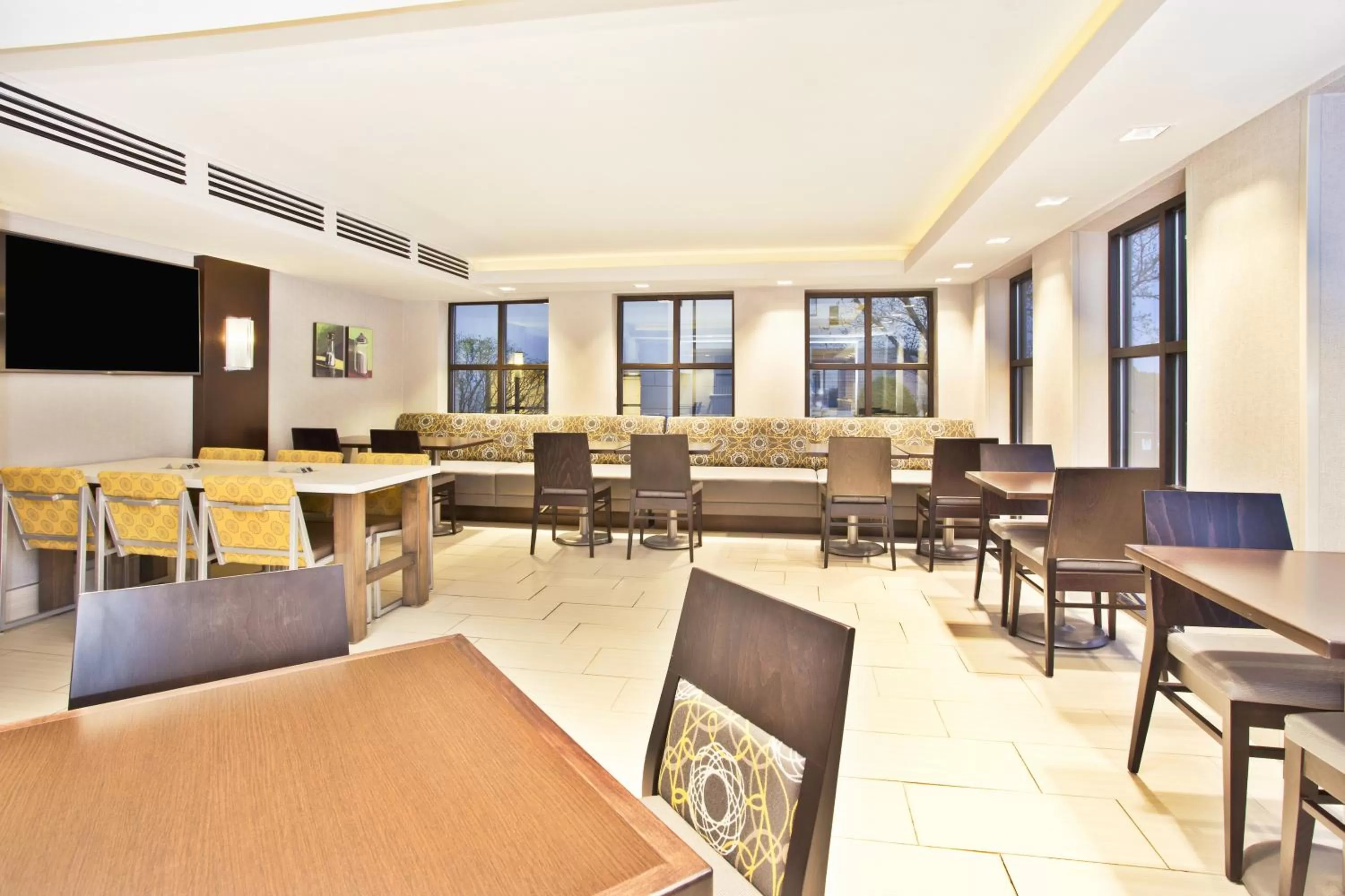Breakfast in Holiday Inn Express Boston-Waltham by IHG