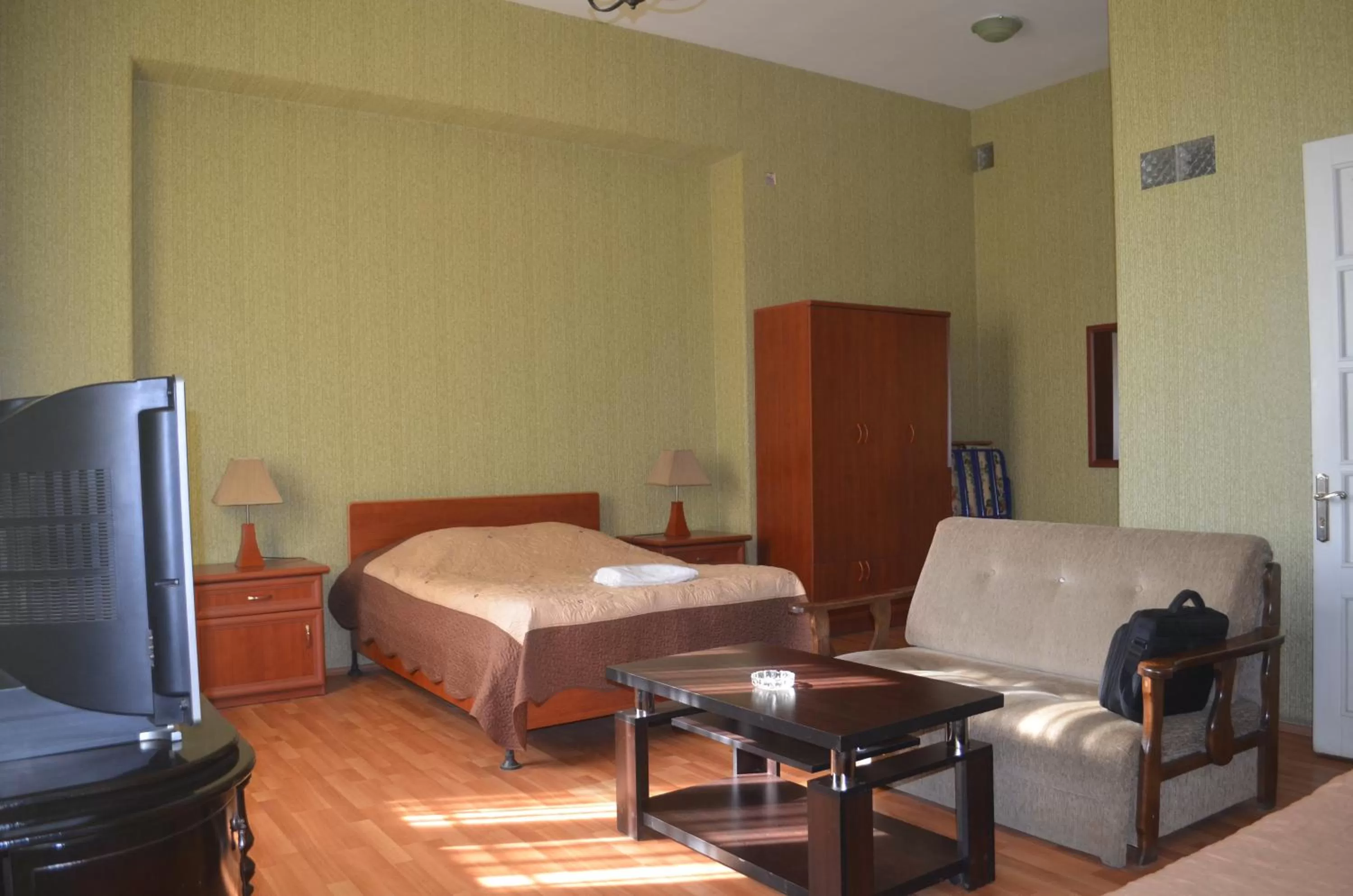 Photo of the whole room in Piano Hotel