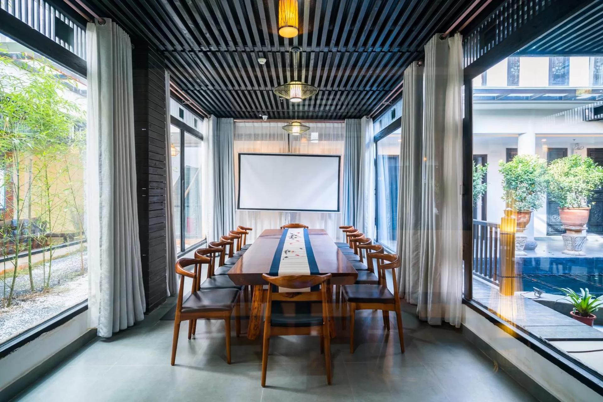 Meeting/conference room in Lijiang Gemmer Hotel