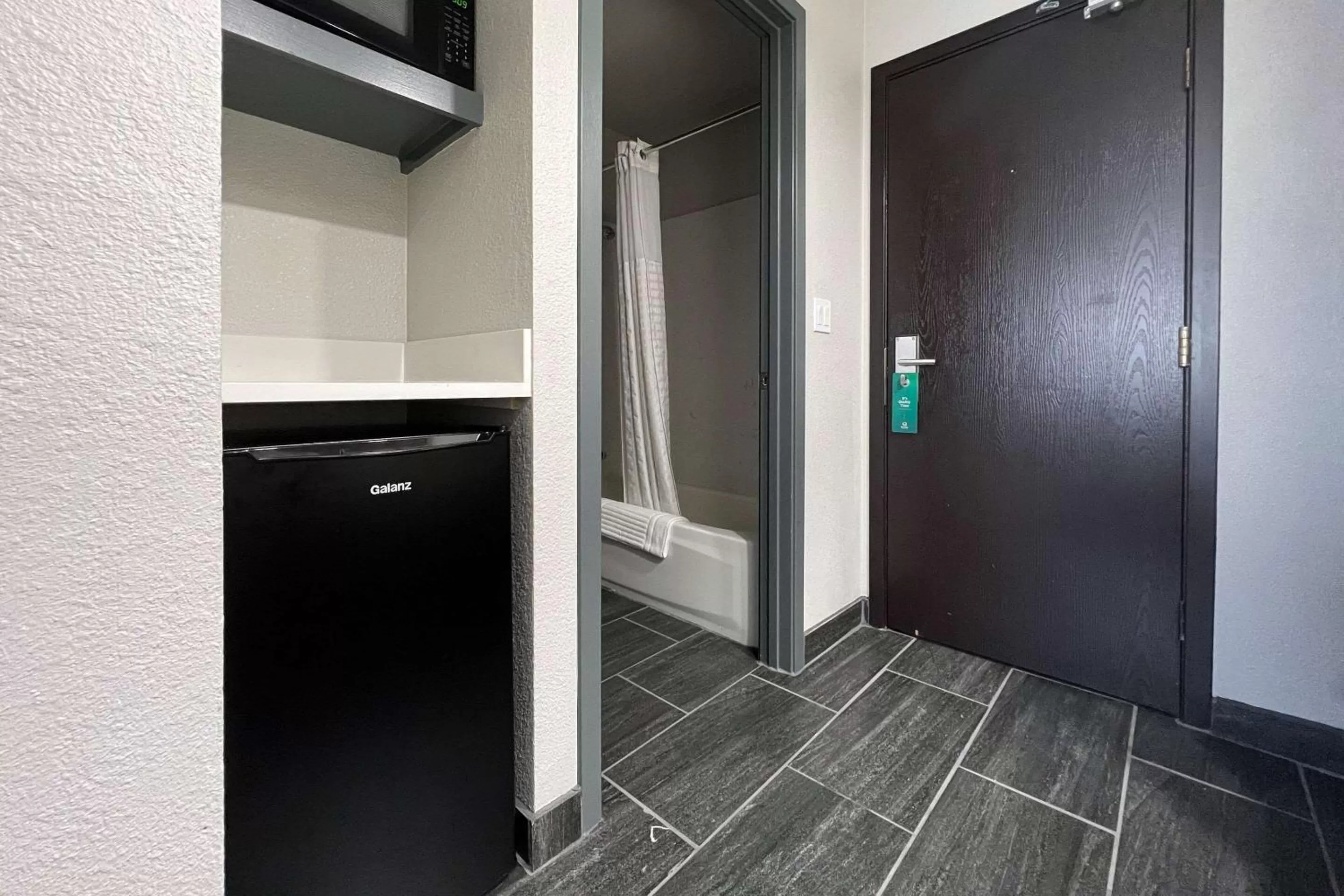 Bedroom, Bathroom in Quality Inn Portland Airport PDX