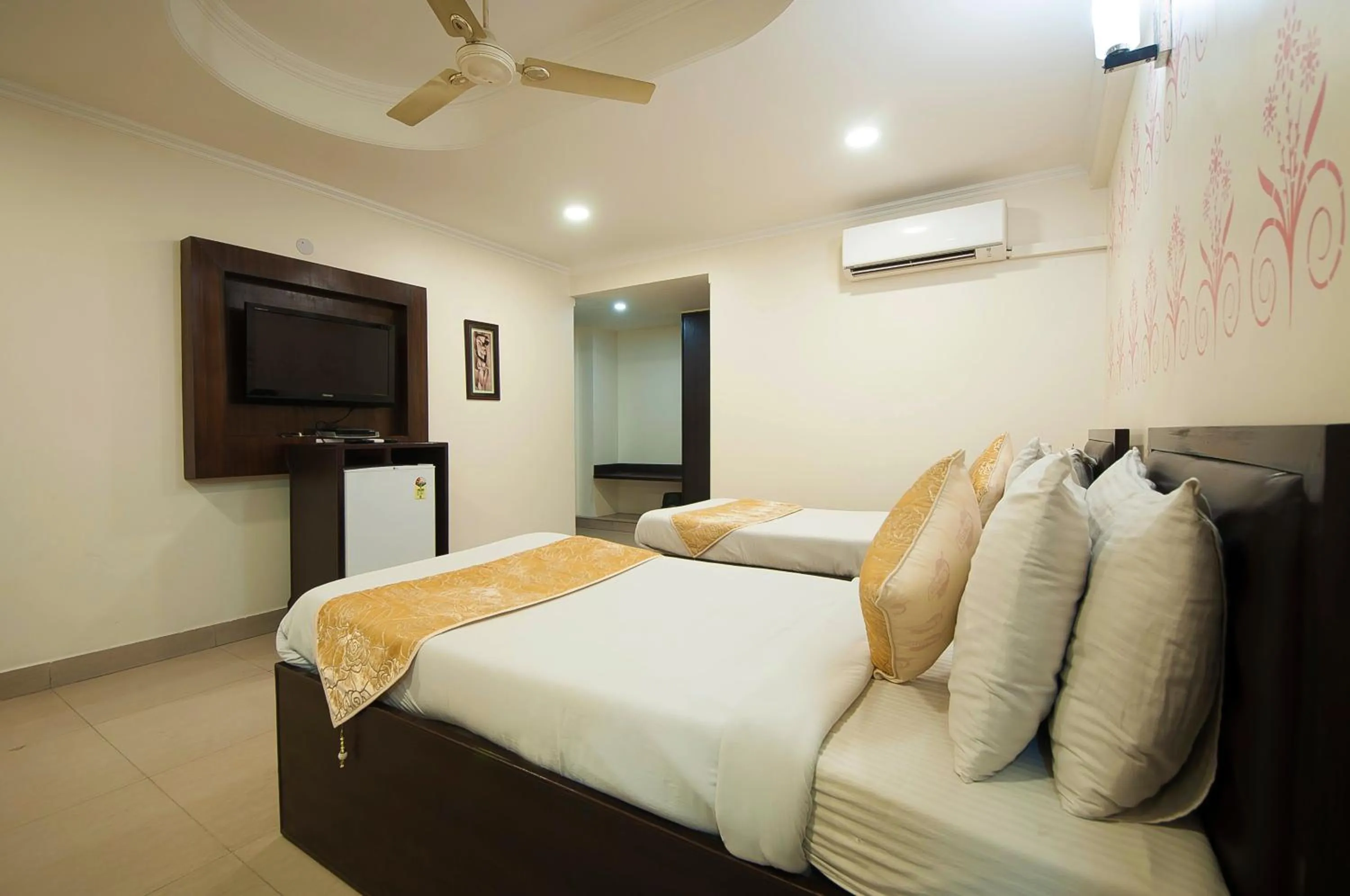 Bedroom, Bed in HOTEL DAKHA INTERNATIONAL - Karol Bagh, New Delhi