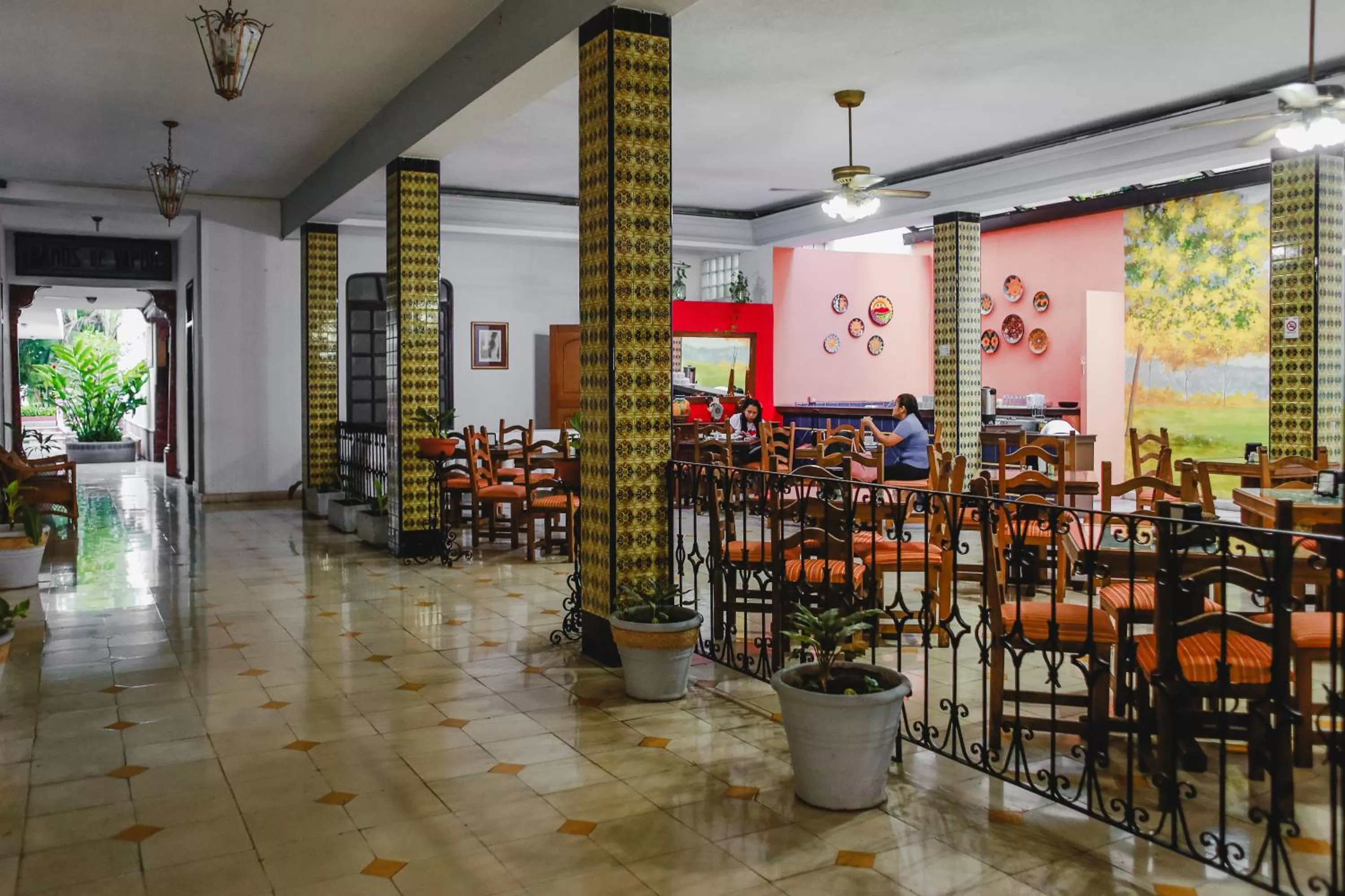 Restaurant/places to eat in Hotel Colon Merida