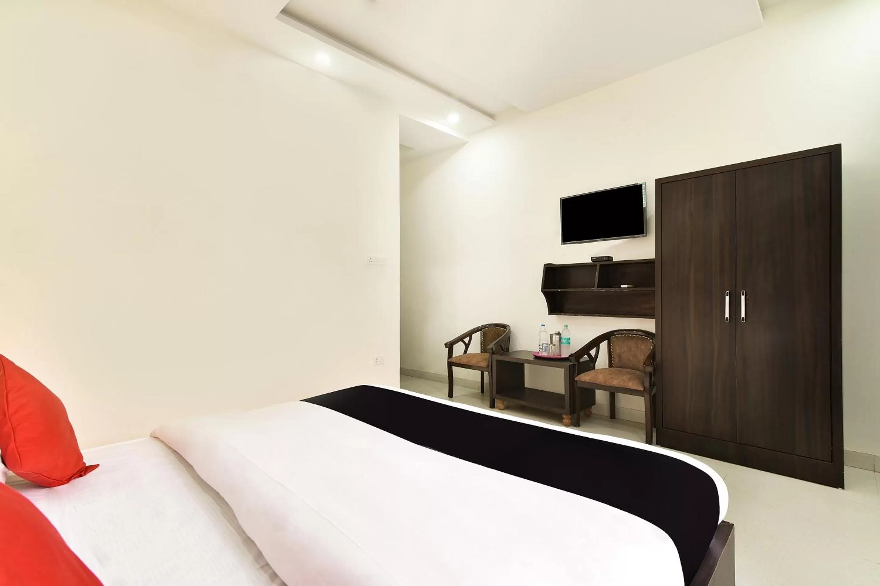 Bedroom, Bed in Capital O Yogasthali Inn Hotel And Spa