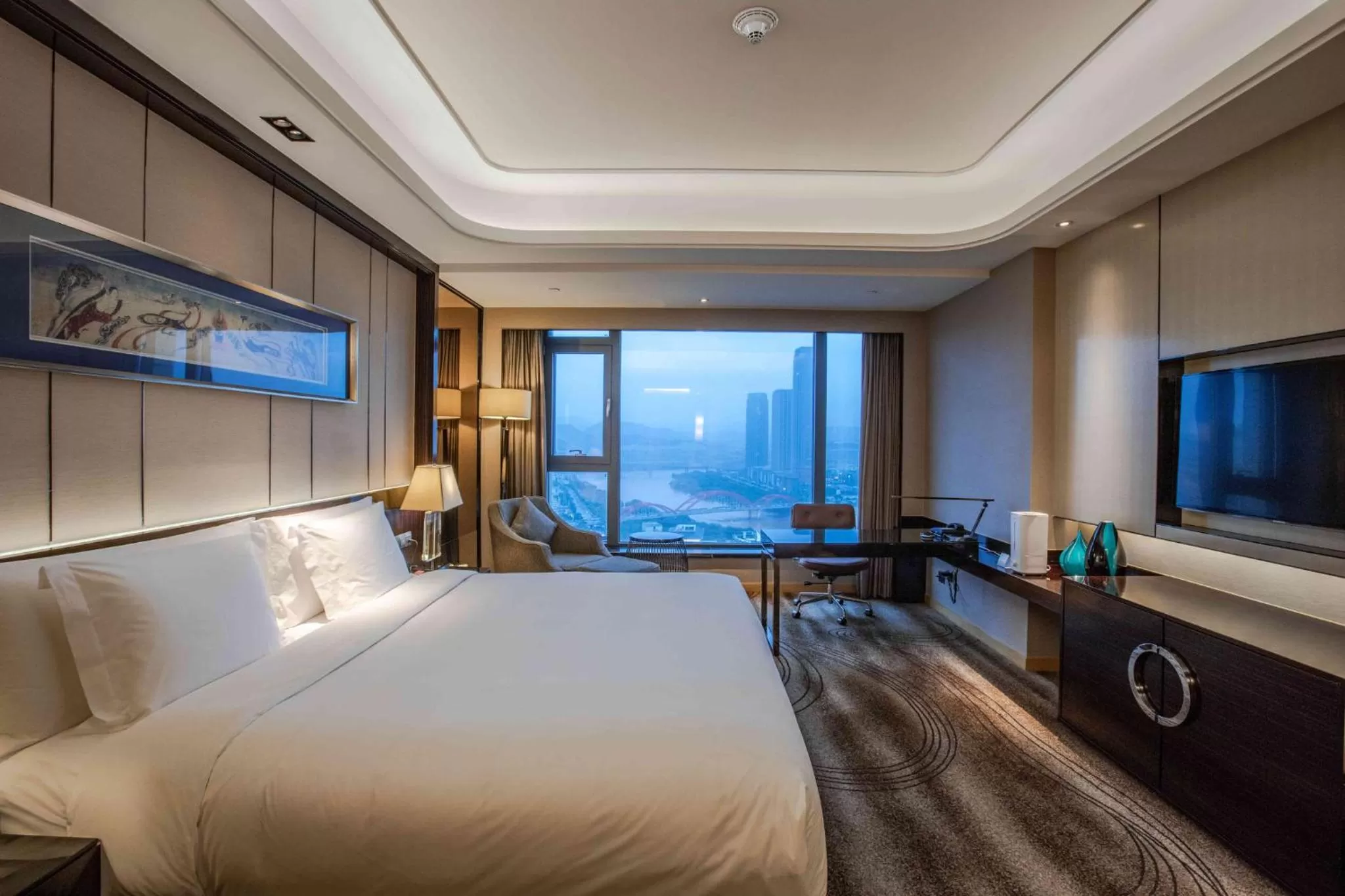 Photo of the whole room, Bed in Crowne Plaza Hotel Lanzhou by IHG