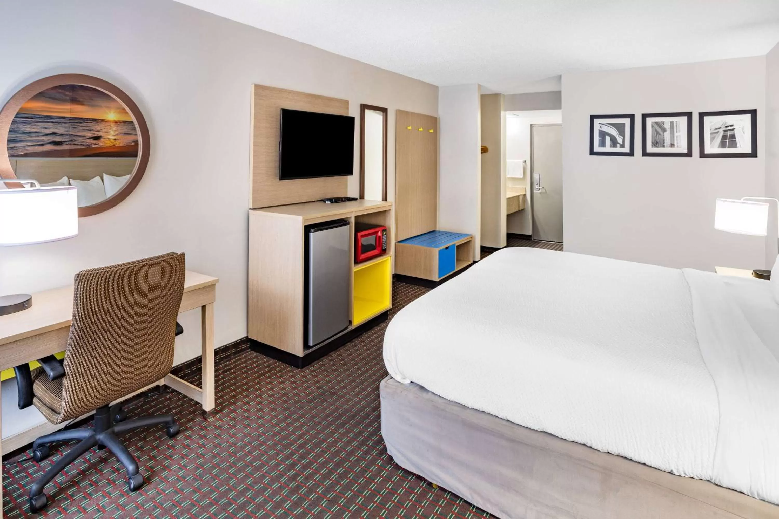 Photo of the whole room, Bed in Days Inn by Wyndham Hartsfield Jackson Atlanta Airport West