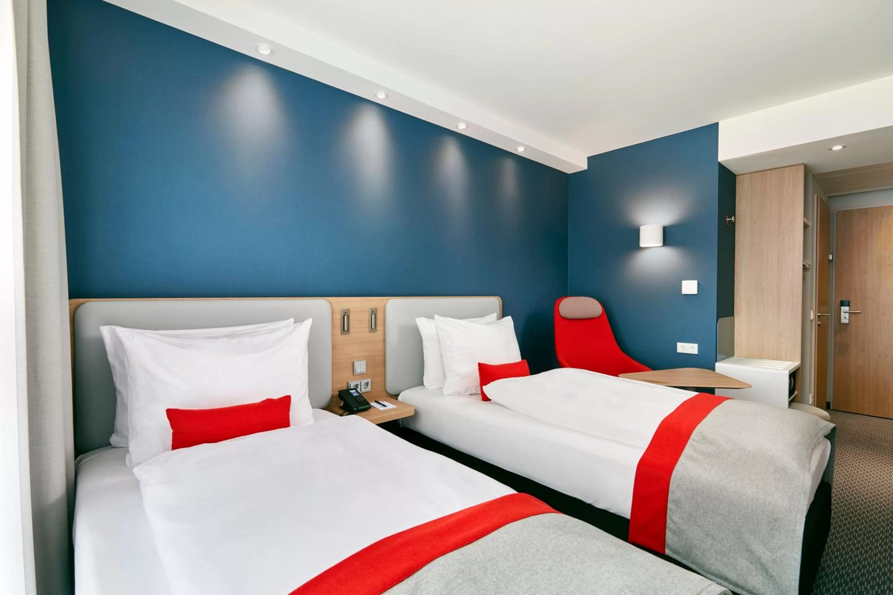 Photo of the whole room, Bed in Holiday Inn Express - Berlin - Alexanderplatz by IHG