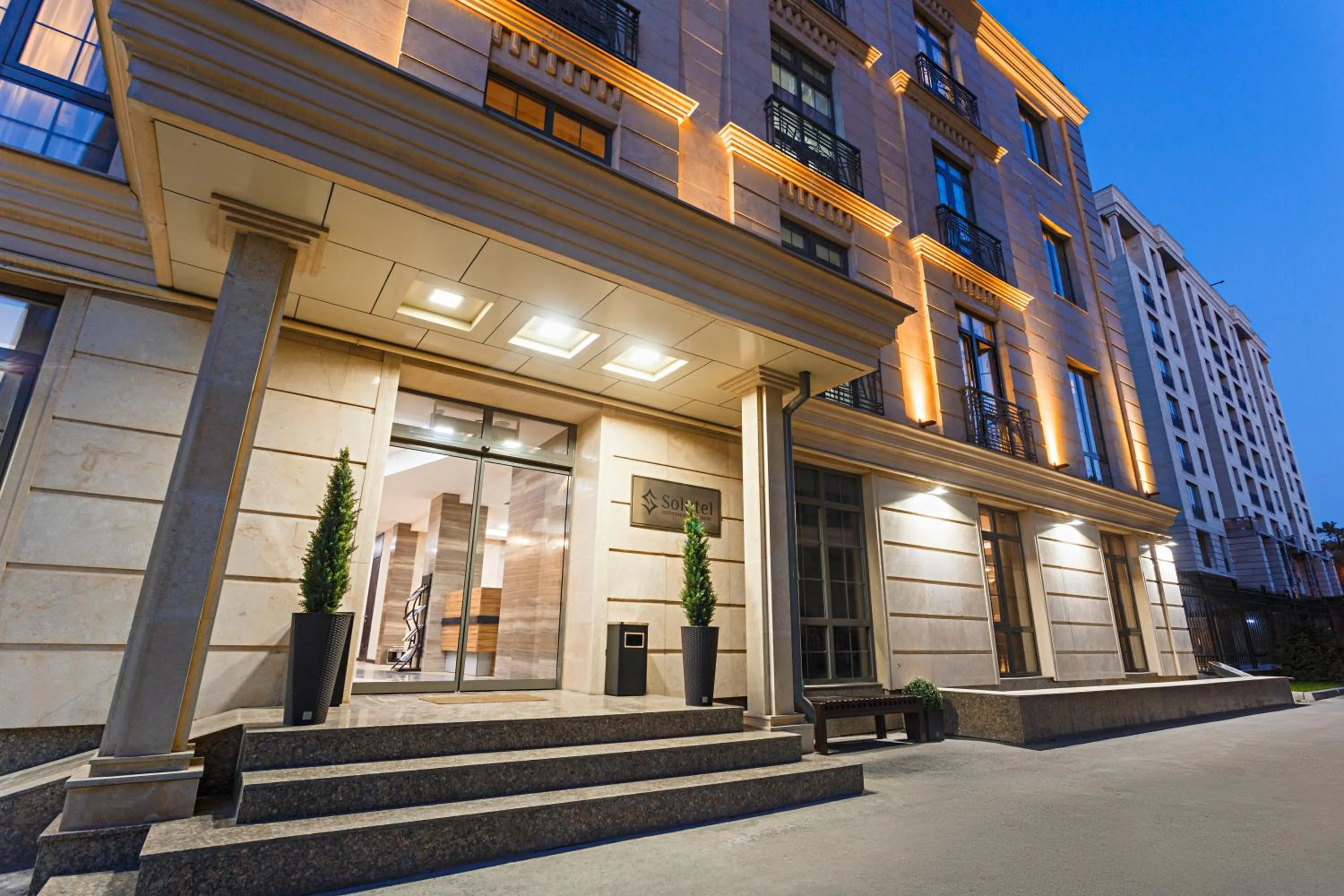 Facade/entrance in Solutel Hotel