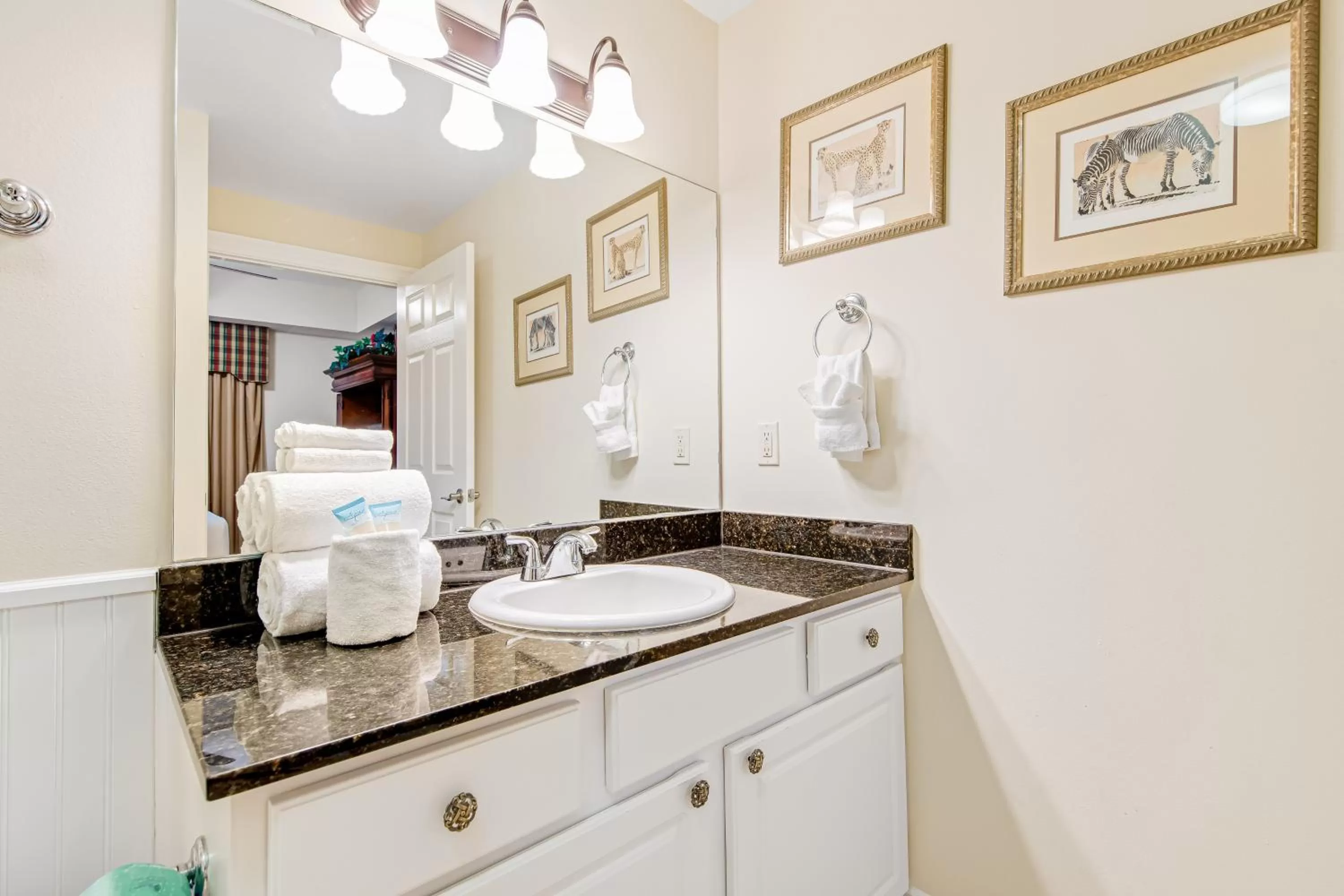 Bathroom in Calypso 603W