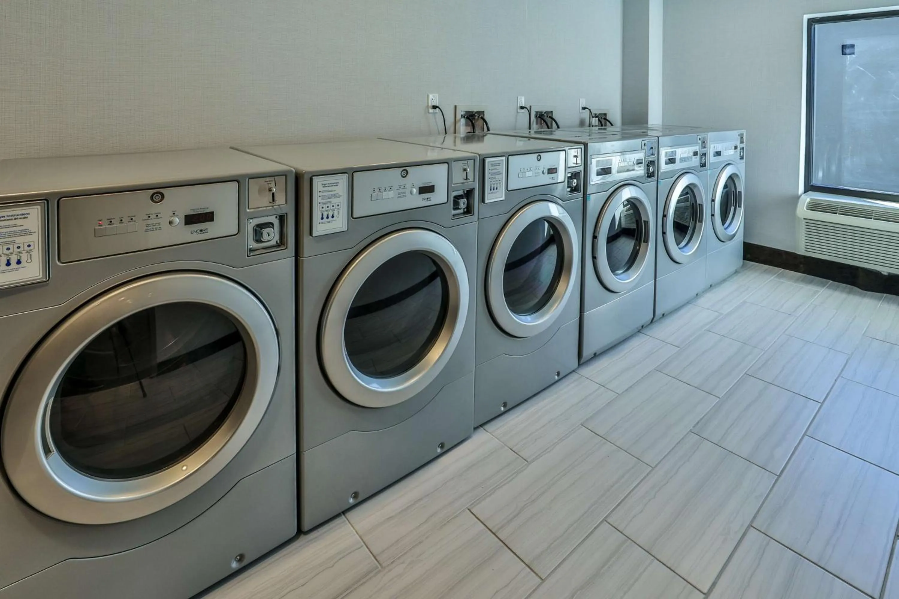laundry in Best Western Plus Executive Residency Nashville