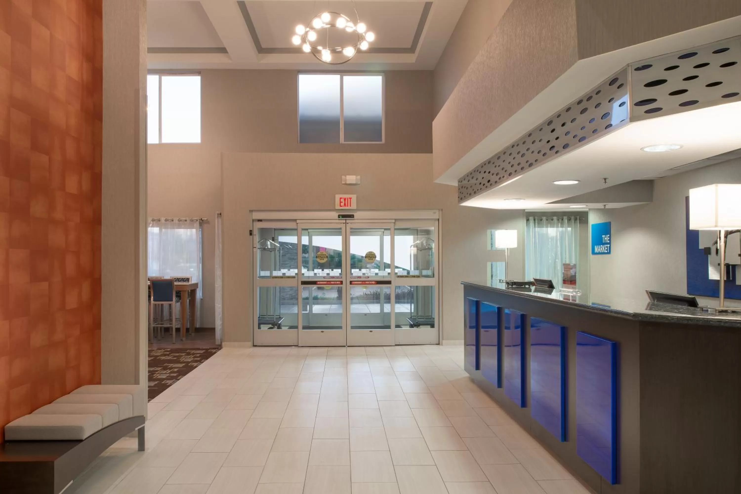 Lobby or reception in Holiday Inn Express Rocklin - Galleria Area by IHG