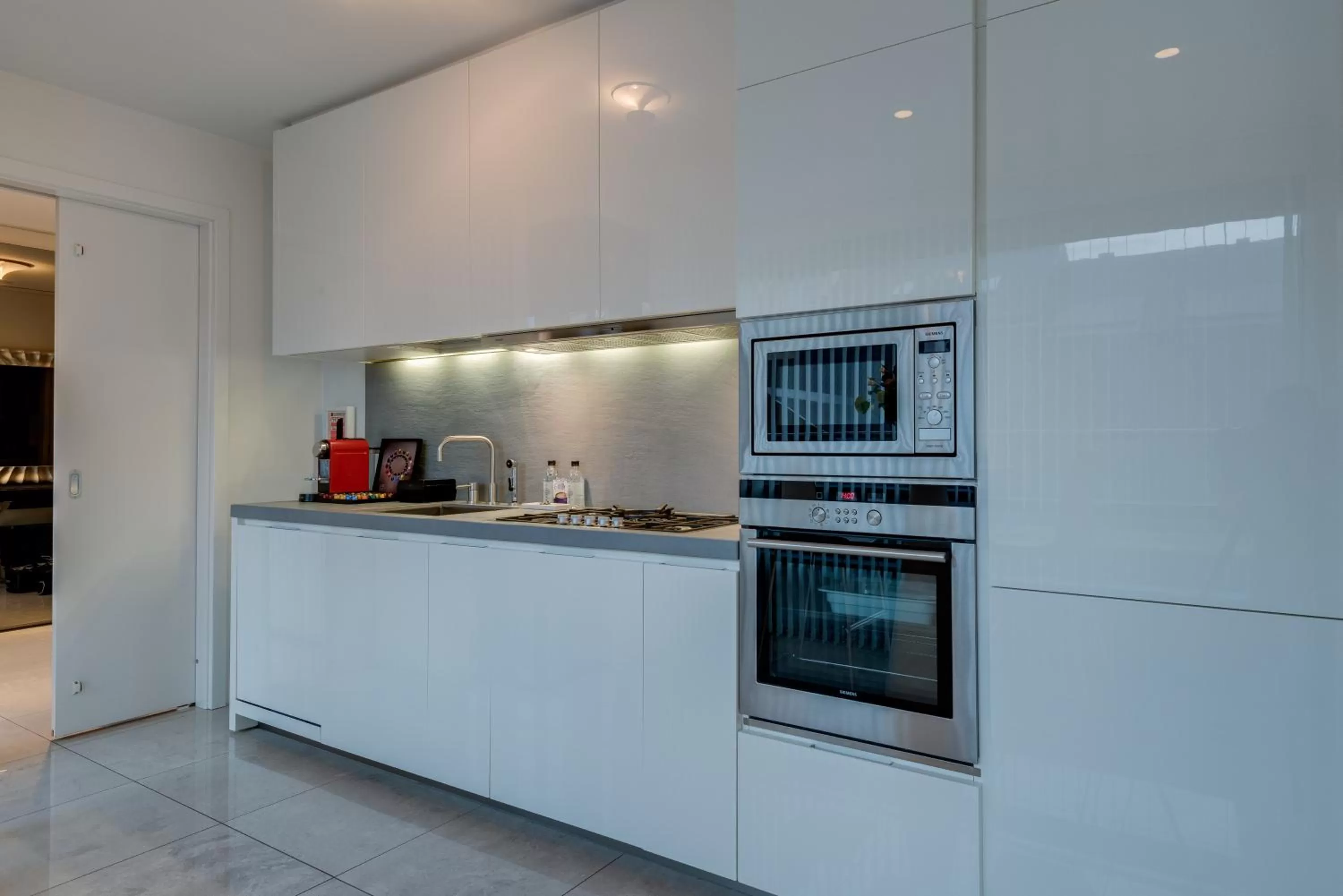 Kitchen or kitchenette in Black Pearl Apartment Hotel