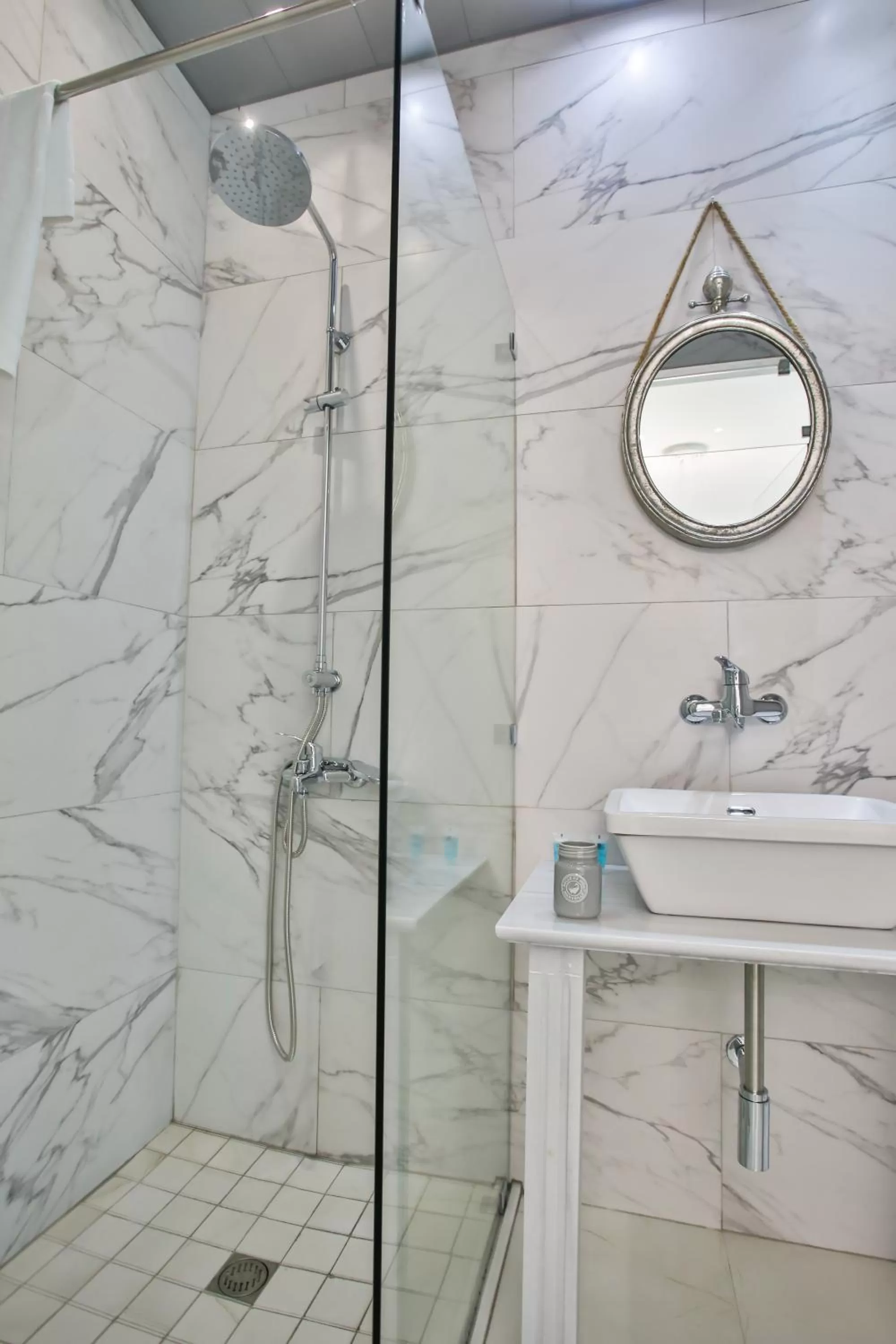 Bathroom in Hotel Paradise Road