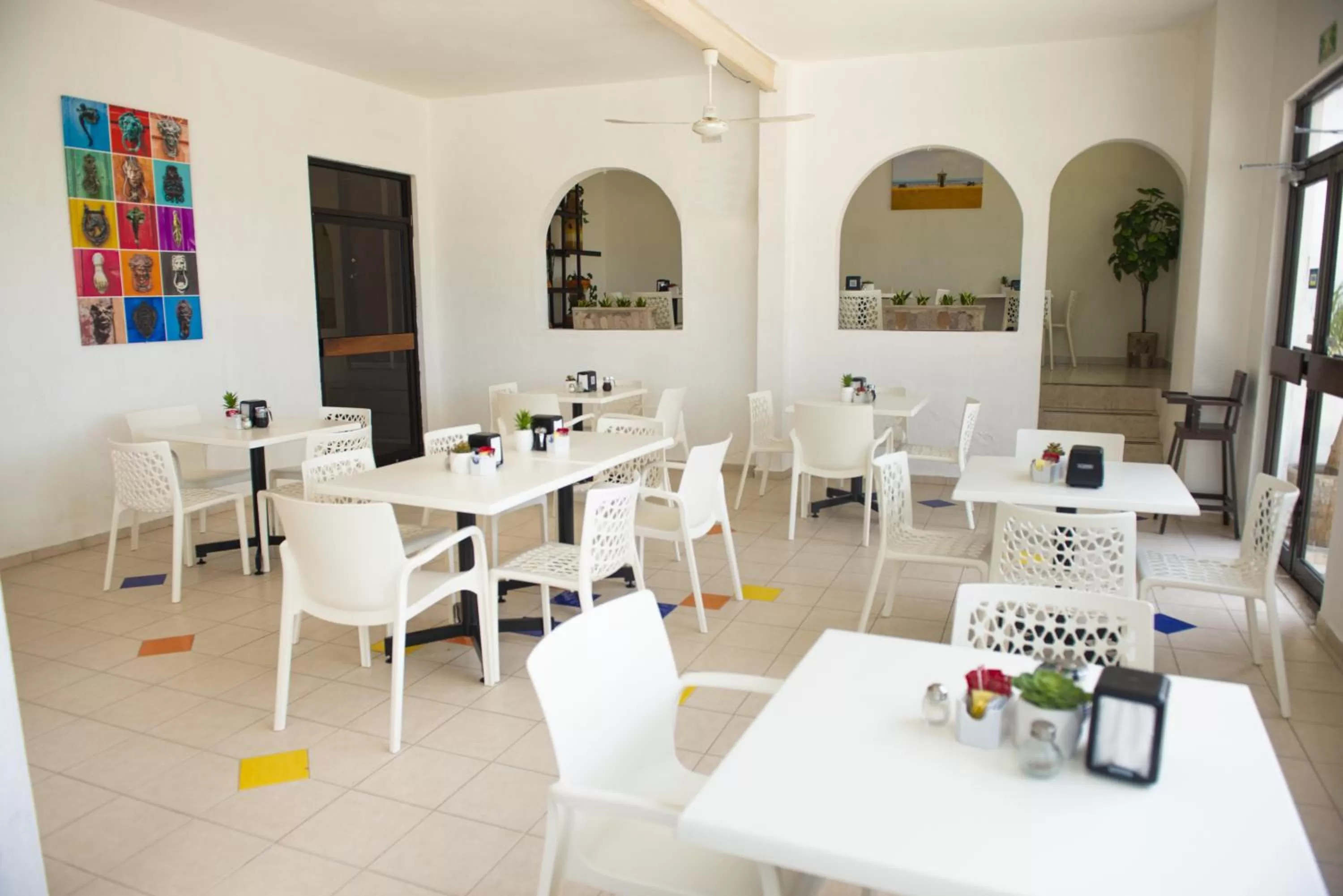 Restaurant/places to eat in Hotel Uxulkah