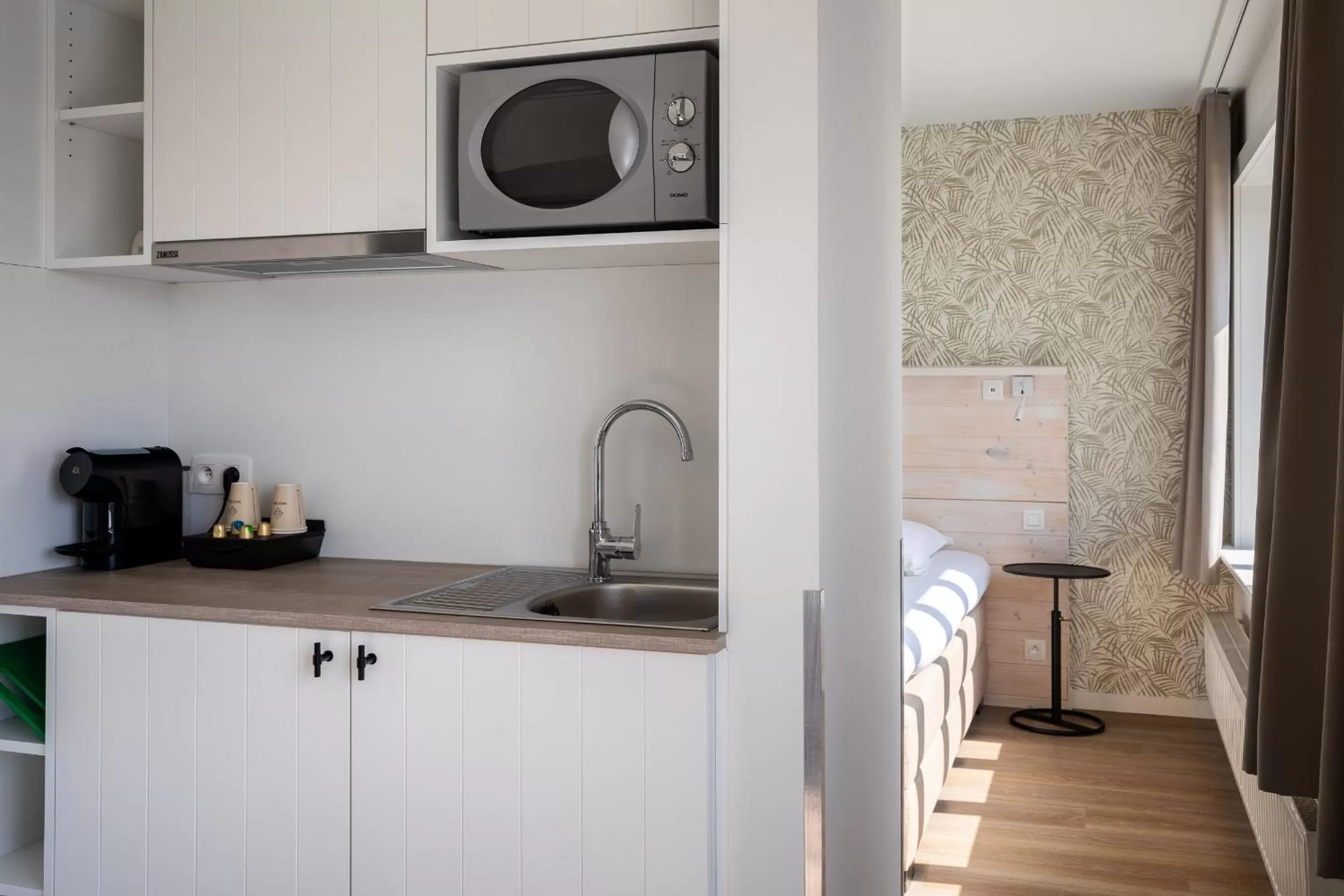 Kitchen or kitchenette in West Bay