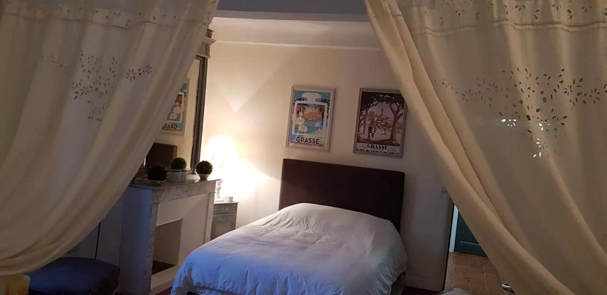 Bedroom, Bed in Le Belvédère - Chambres d'hôtes de charme et Restaurant