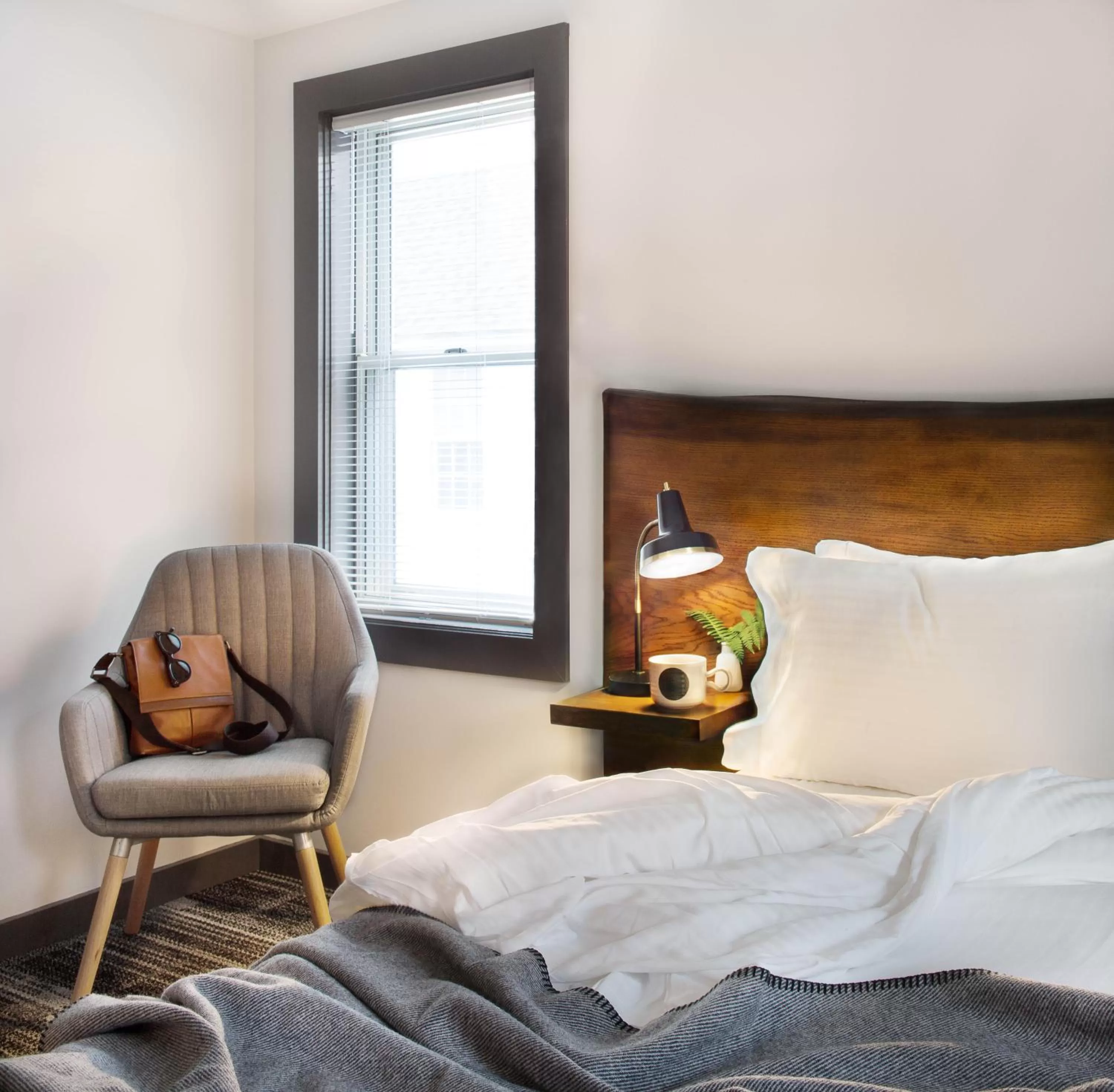 Bed in Main and Mountain