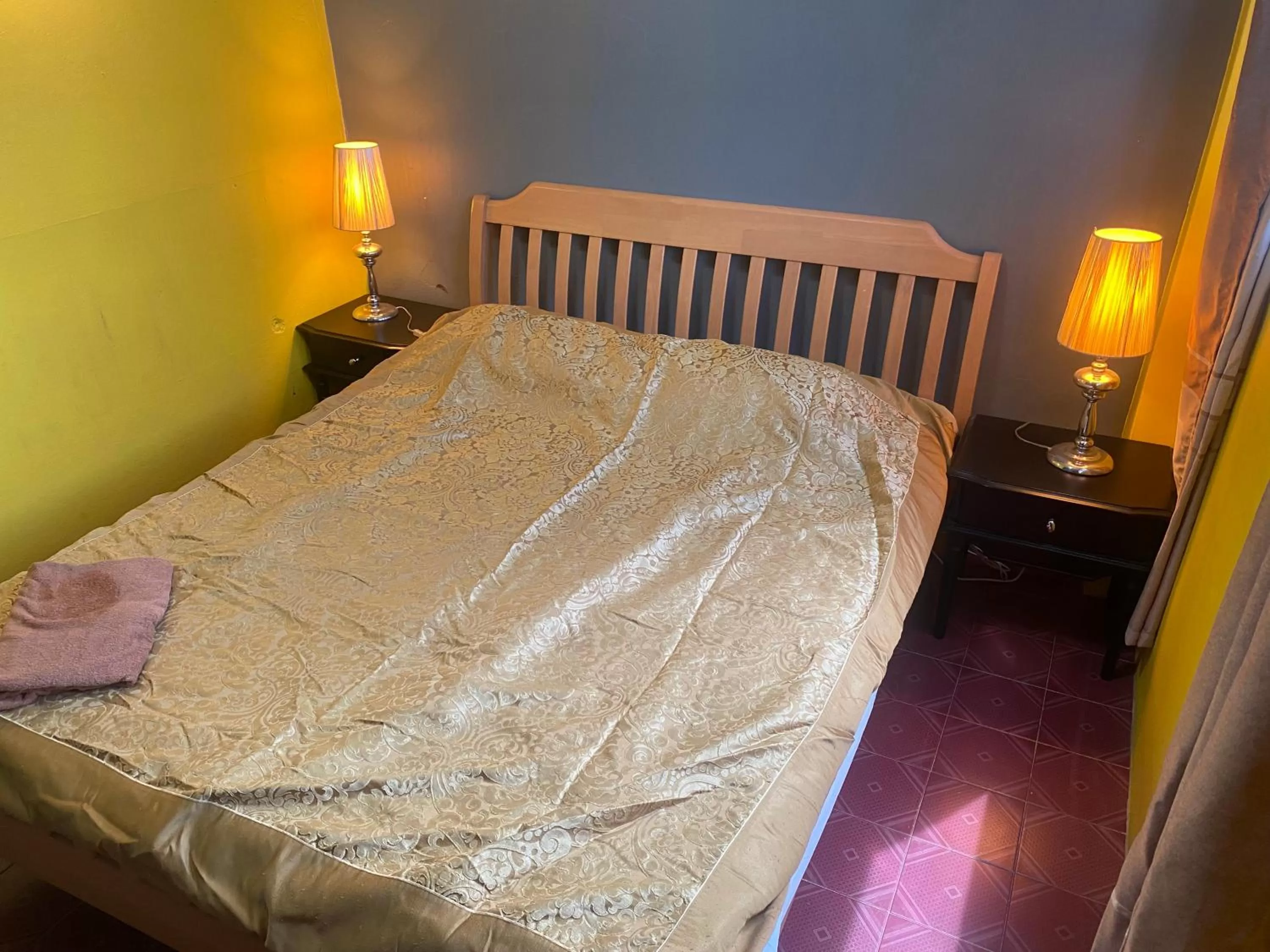 Bed in Riviera Beach