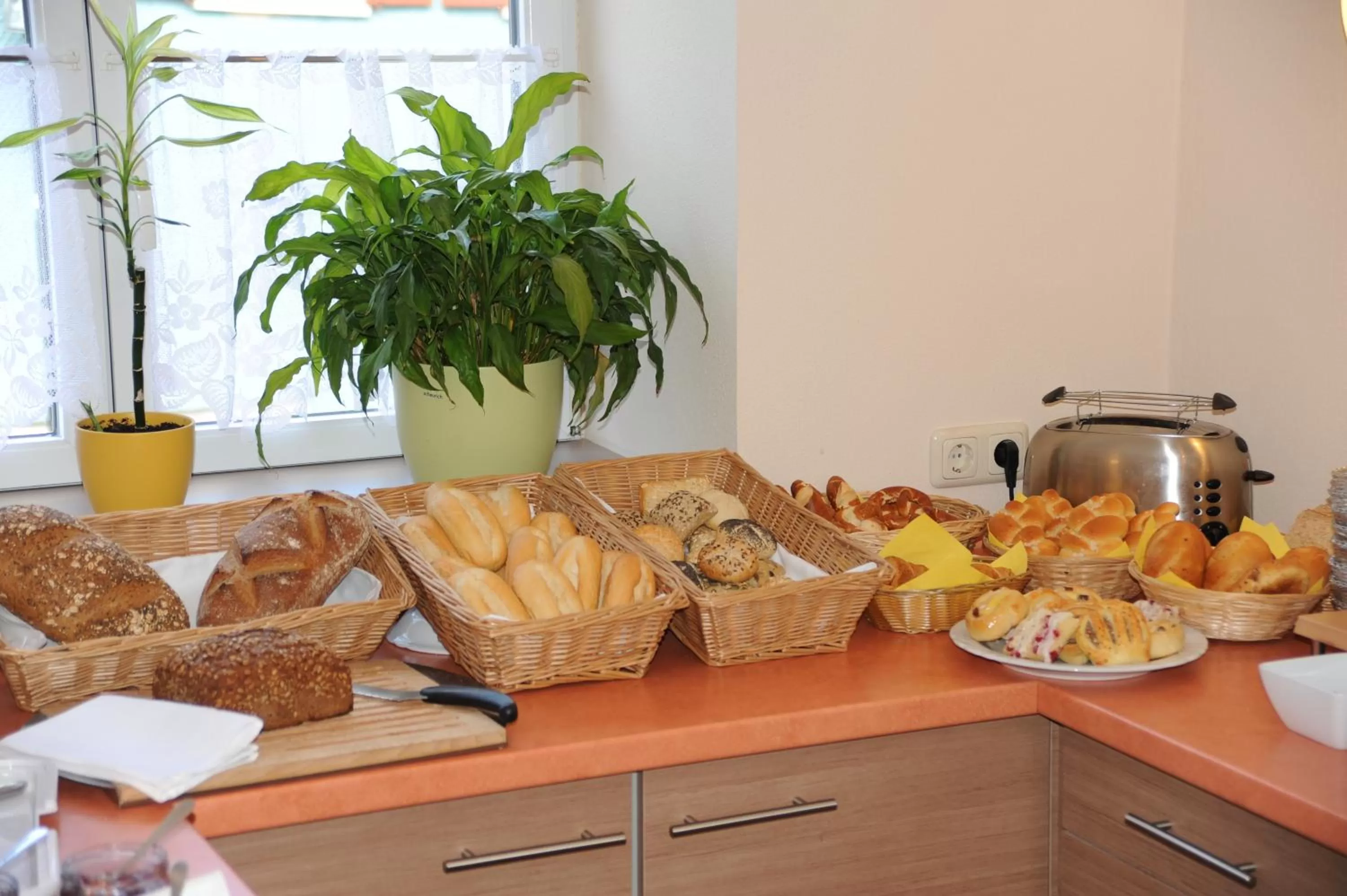 Buffet breakfast in Hotel Post - regionales großes Frühstücksbuffet - auch GF & LF