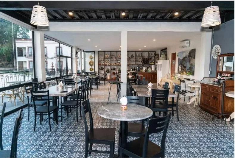 Restaurant/places to eat in Hotel Danini