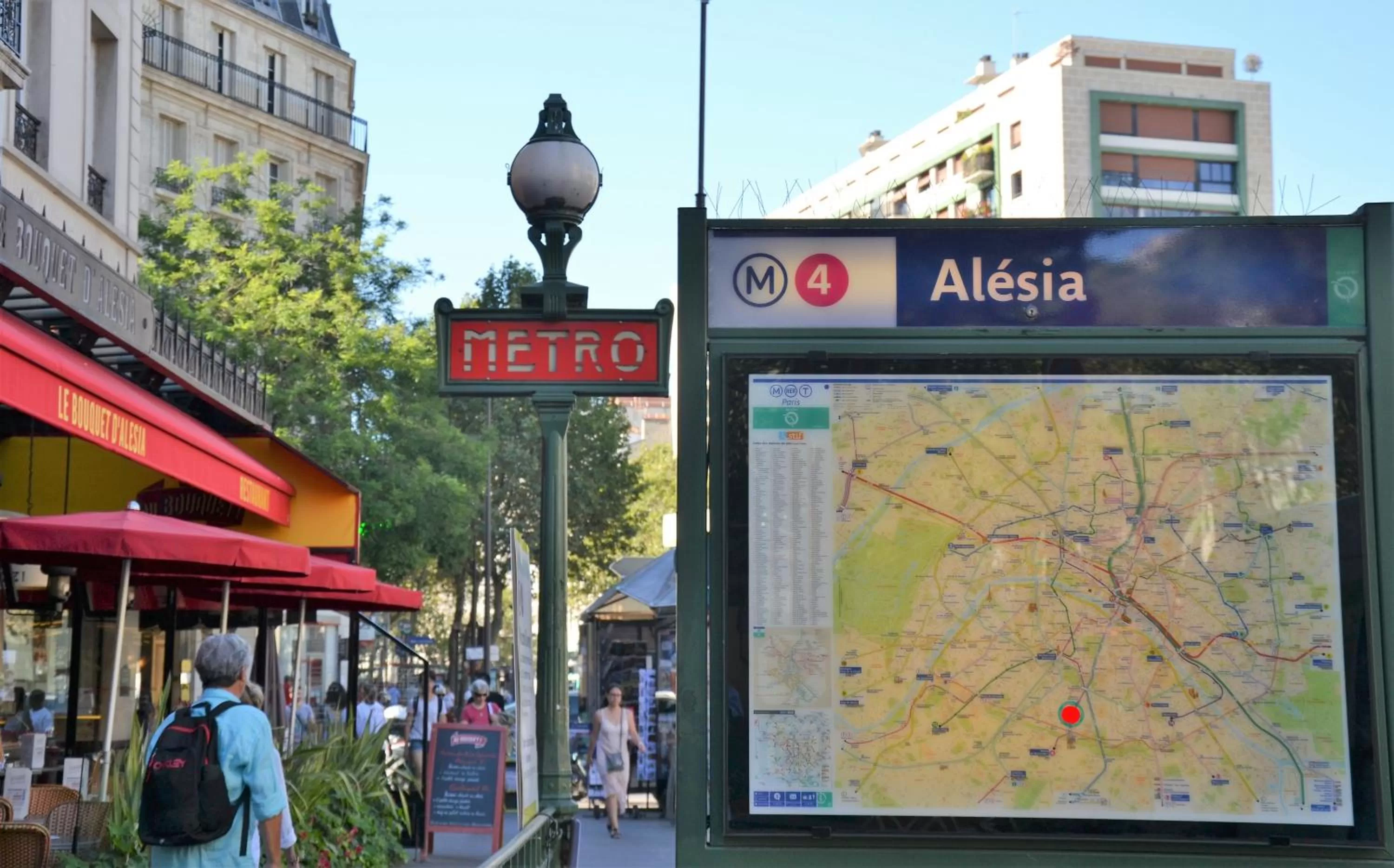 Restaurant/places to eat in Hotel Le Clos d'Alésia