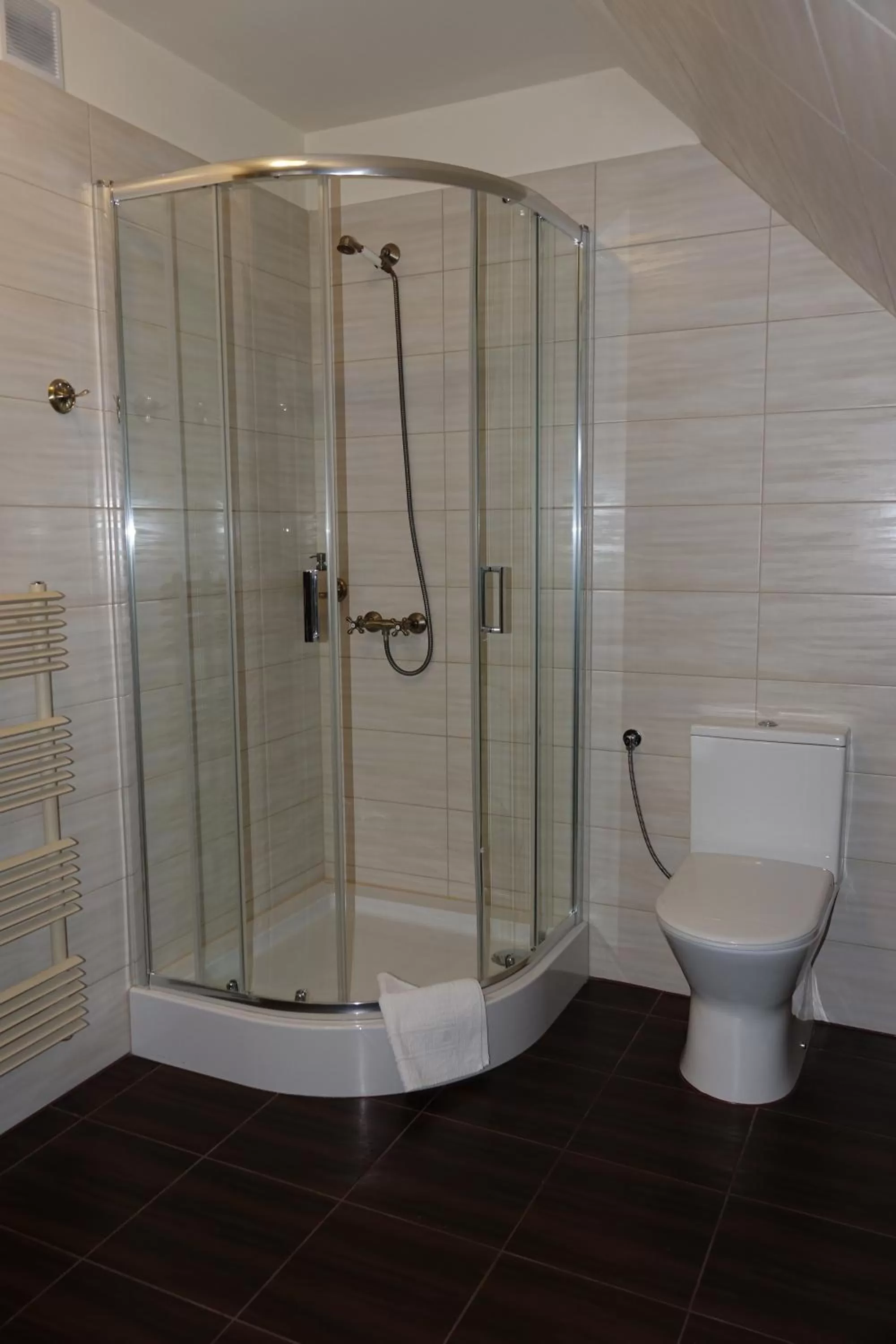 Bathroom in Gościniec Dworski w Ropie