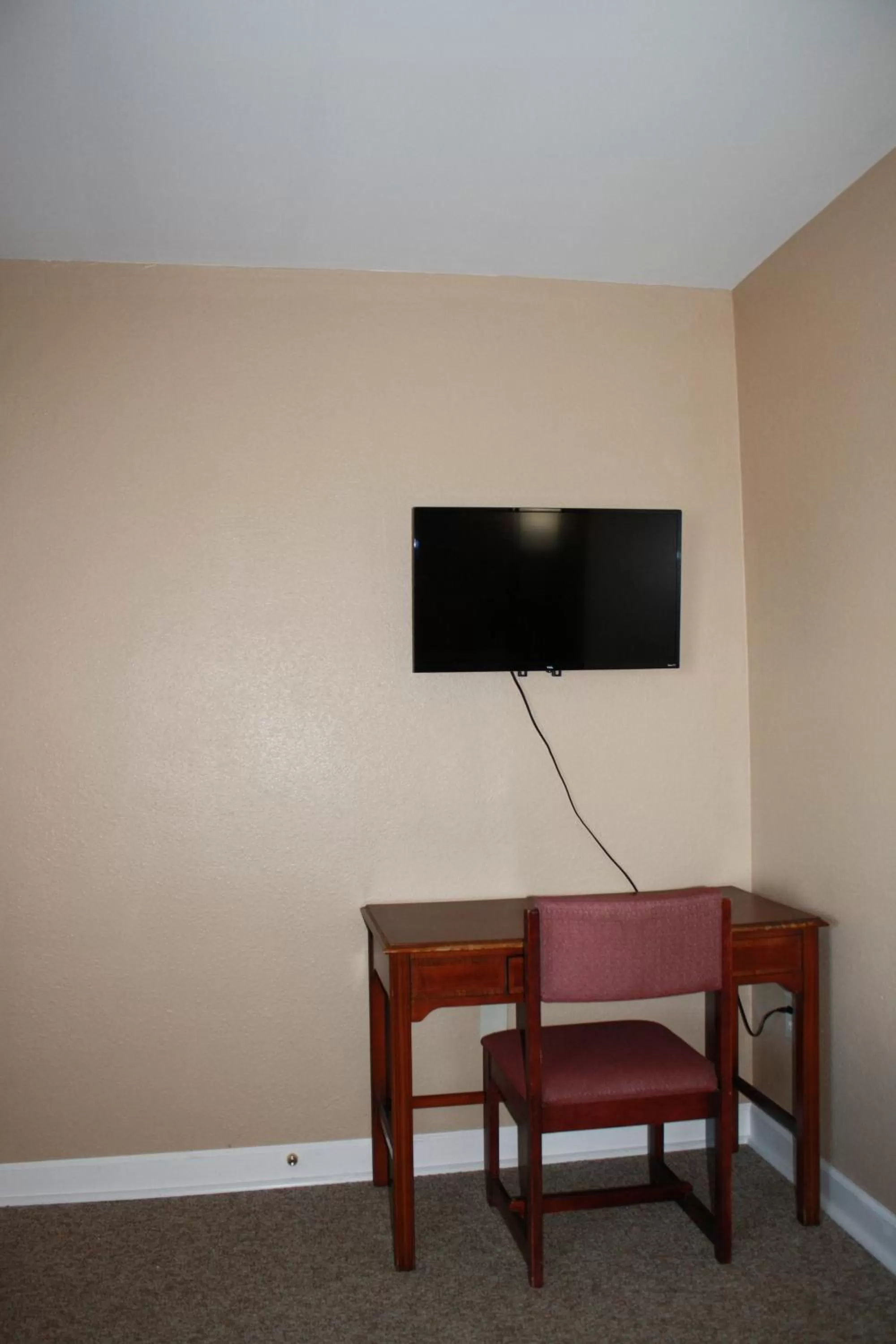 TV/Entertainment Center in Rockbridge Inn