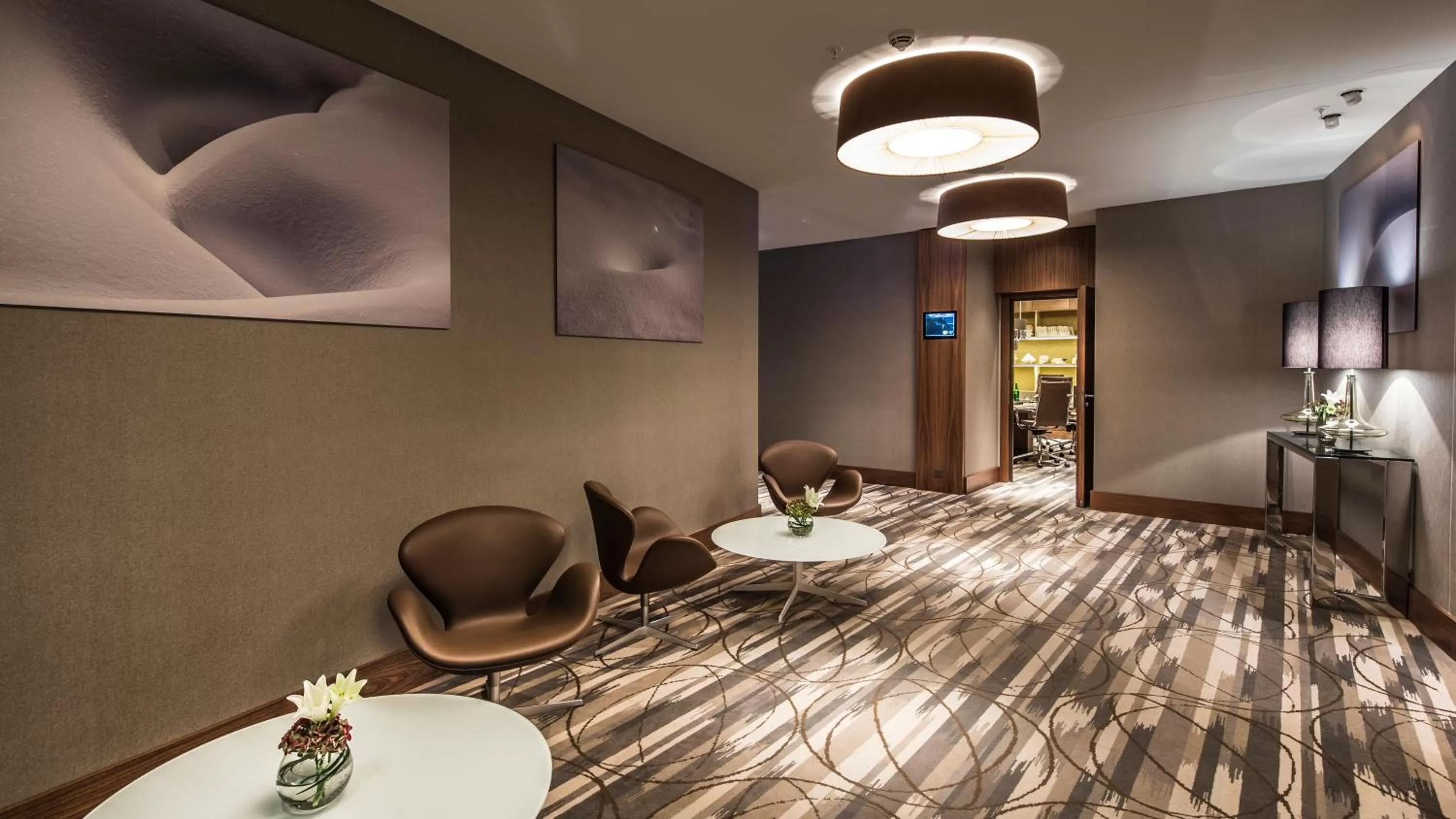 Meeting/conference room, Bed in AlpenGold Hotel Davos