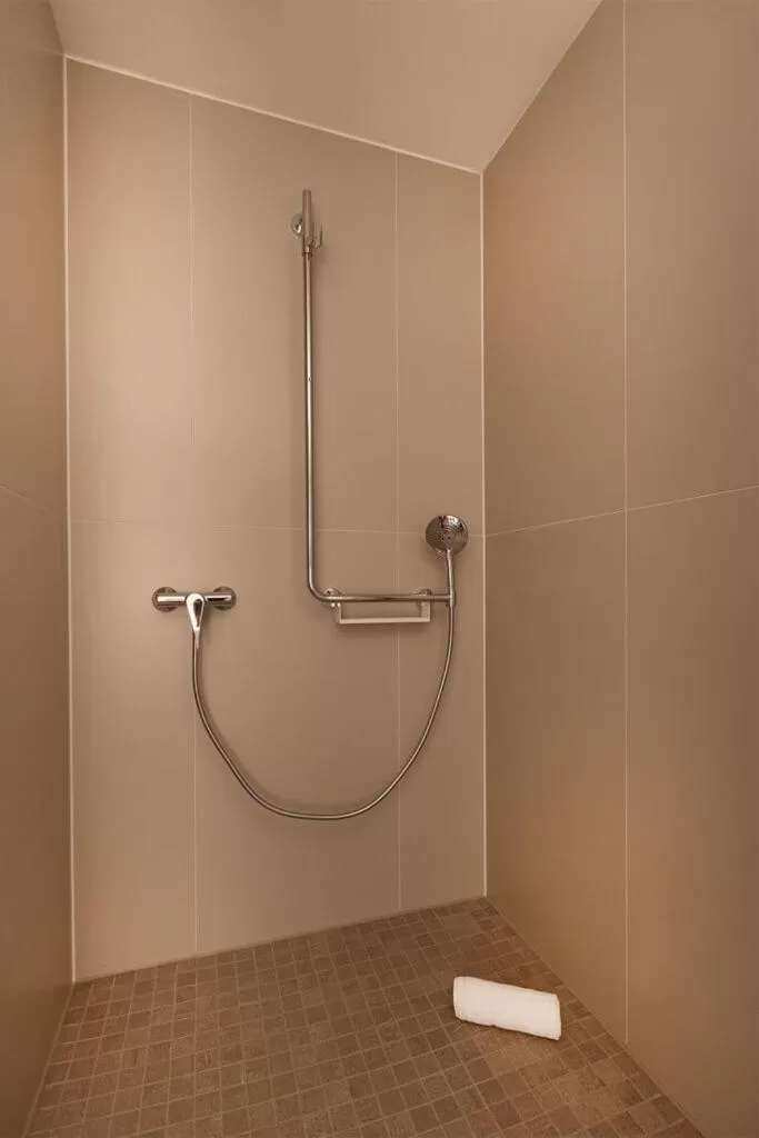 Shower, Bathroom in th Hotel Leipzig Messe