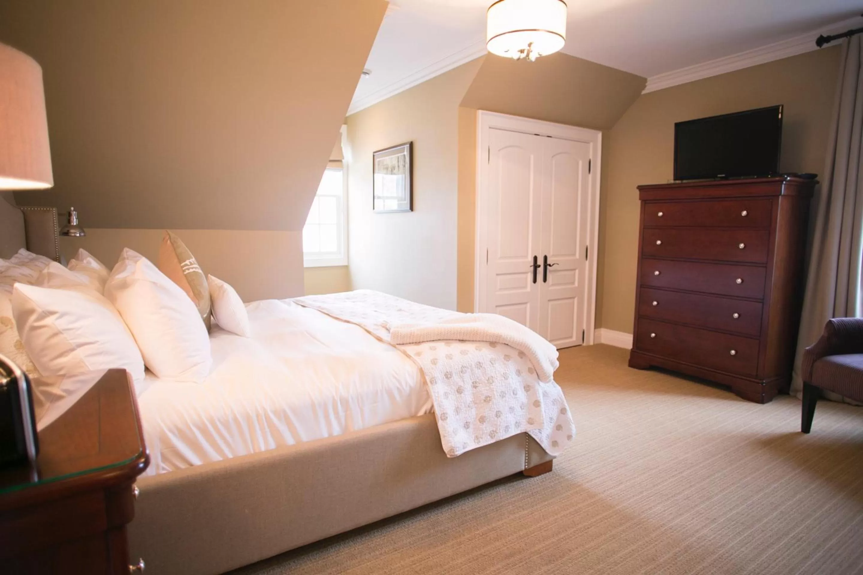 Bed in 124 on Queen Hotel & Spa