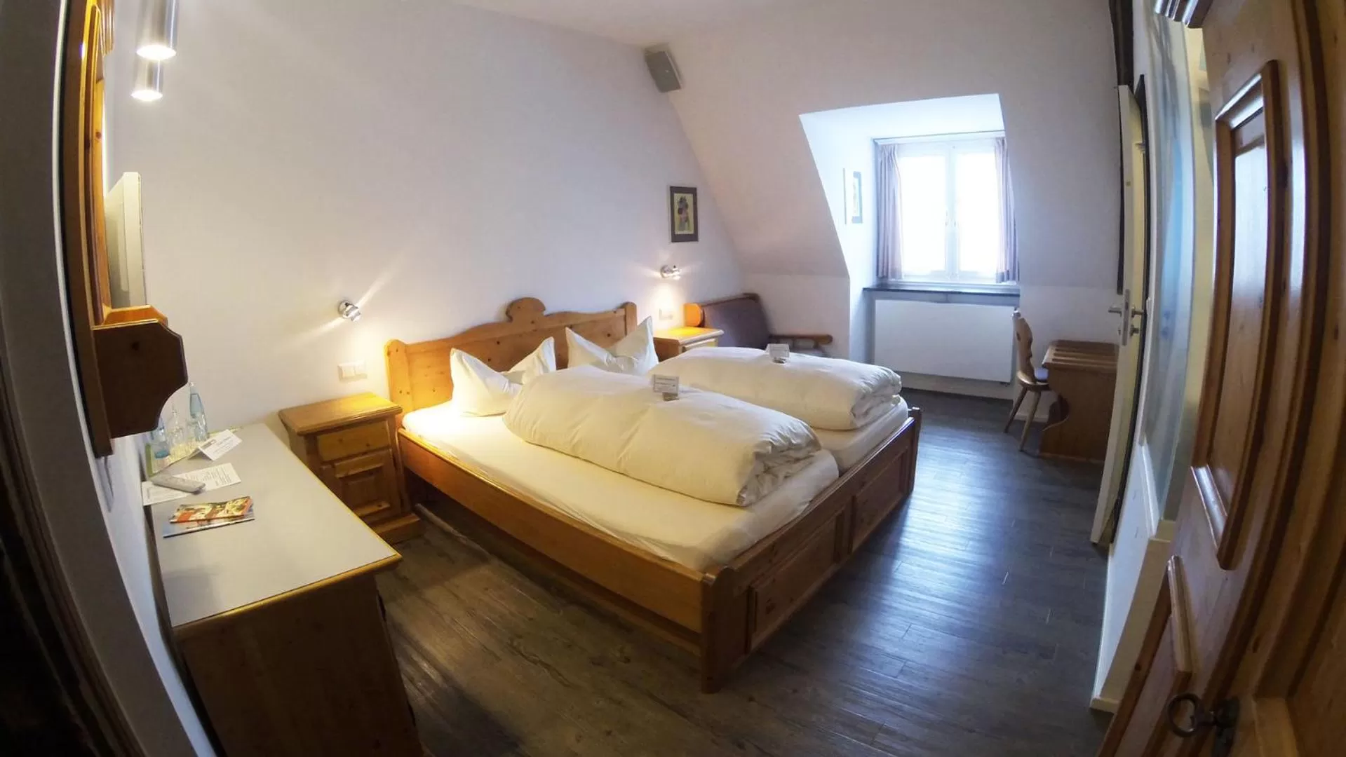 Photo of the whole room, Bed in Hotel Landgasthof Koechlin