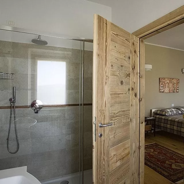 Shower, Bed in Ca' del Cuco