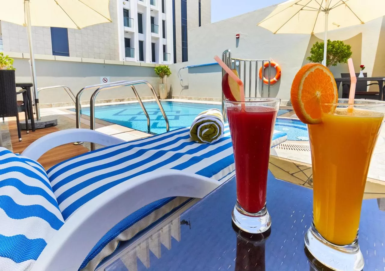 Swimming pool in Rose Plaza Hotel Al Barsha