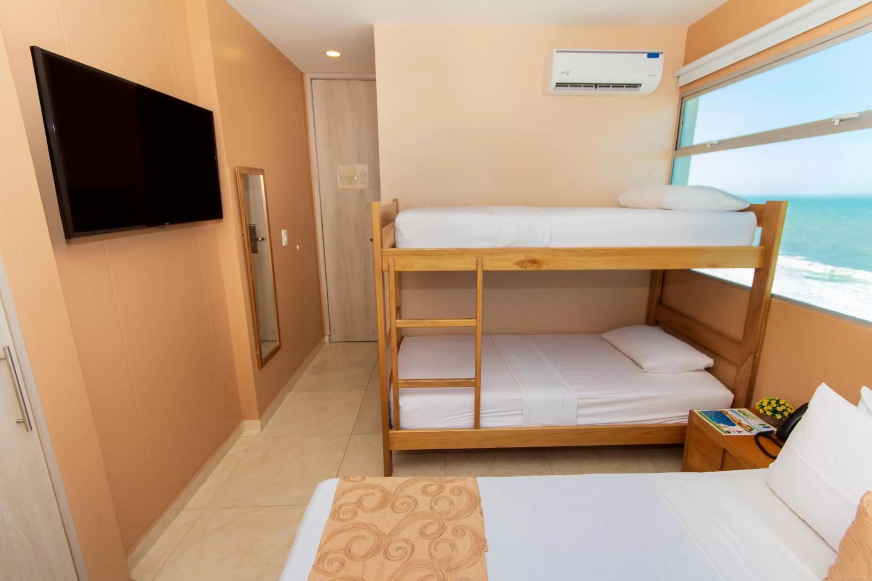 bunk bed, Bed in Hotel Aixo Suites By GEH Suites