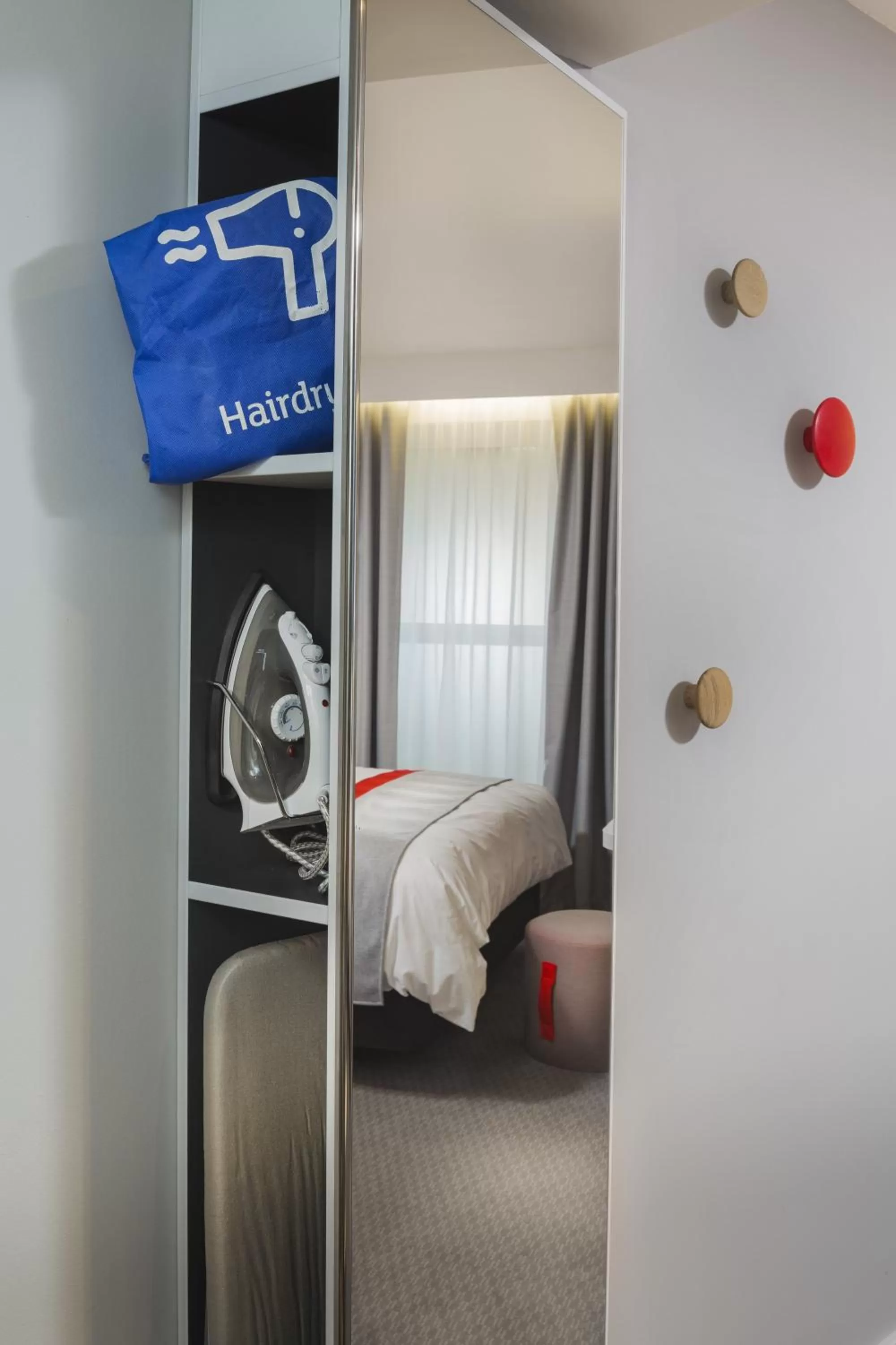 Photo of the whole room, Bed in Holiday Inn Express St. Albans - M25, Jct.22