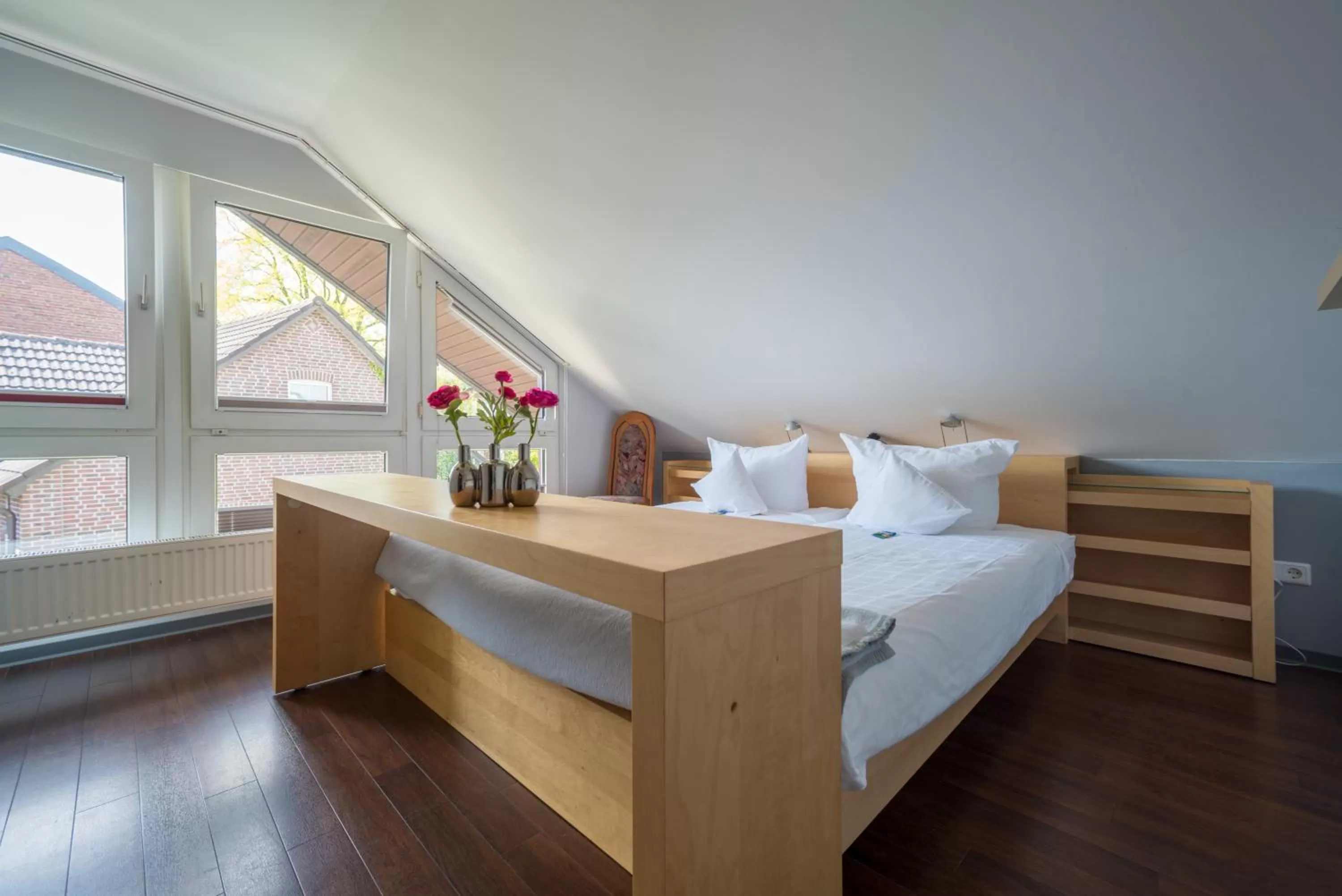 Photo of the whole room, Bed in zuhause bei Hoffmann