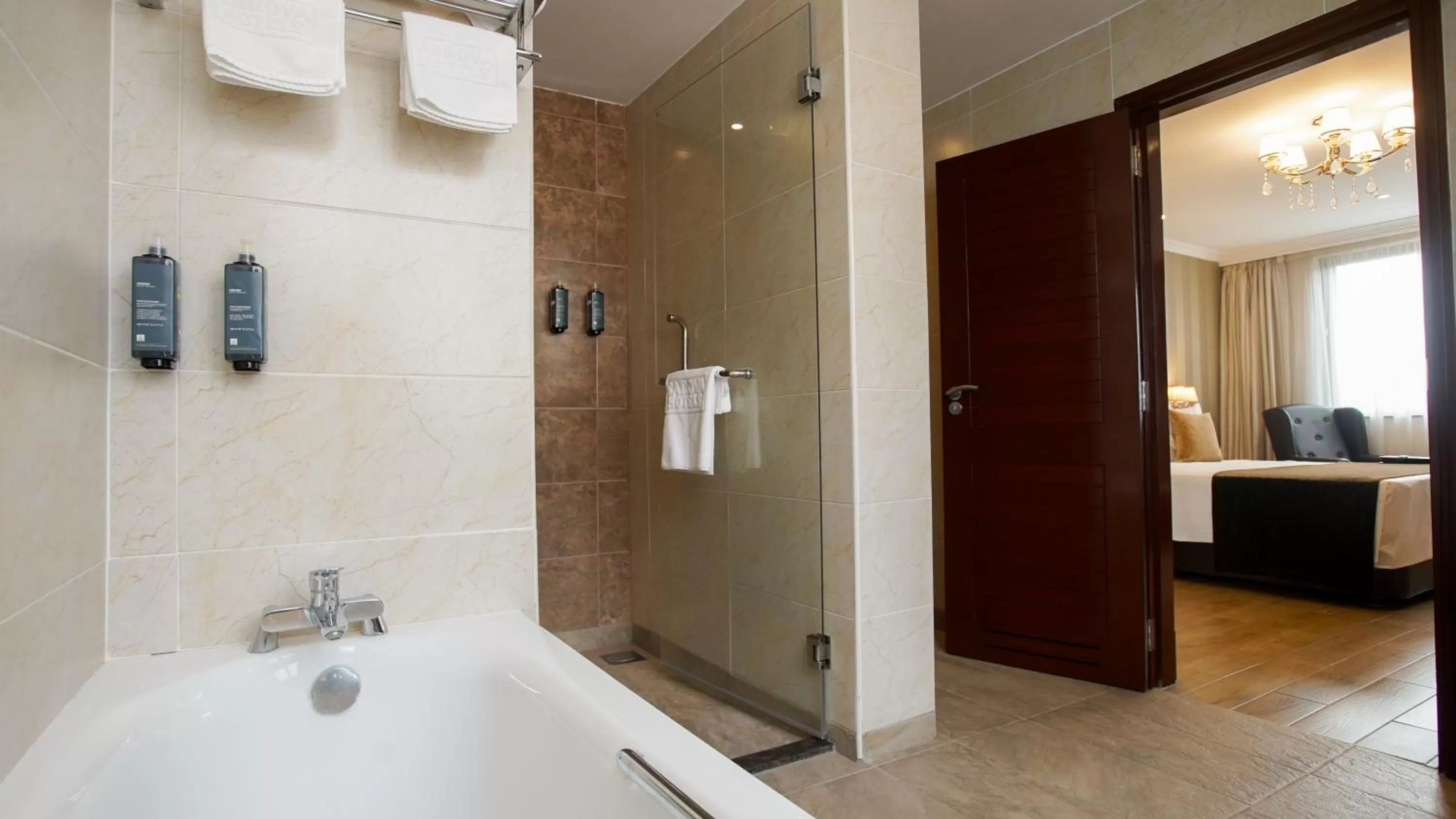 Bathroom, Bed in Sarova Woodlands Hotel and Spa