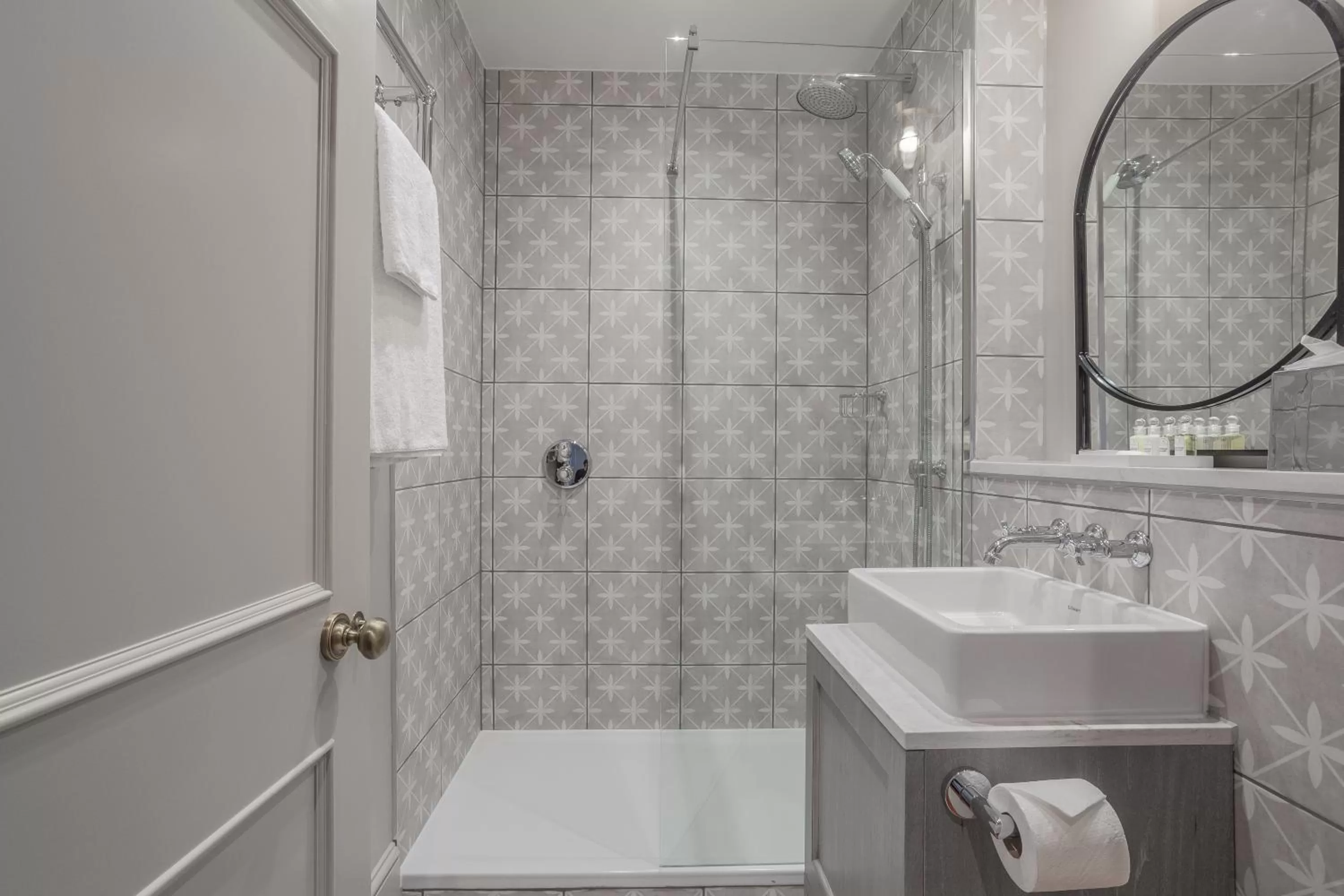 Bathroom in Richmond Hill Hotel