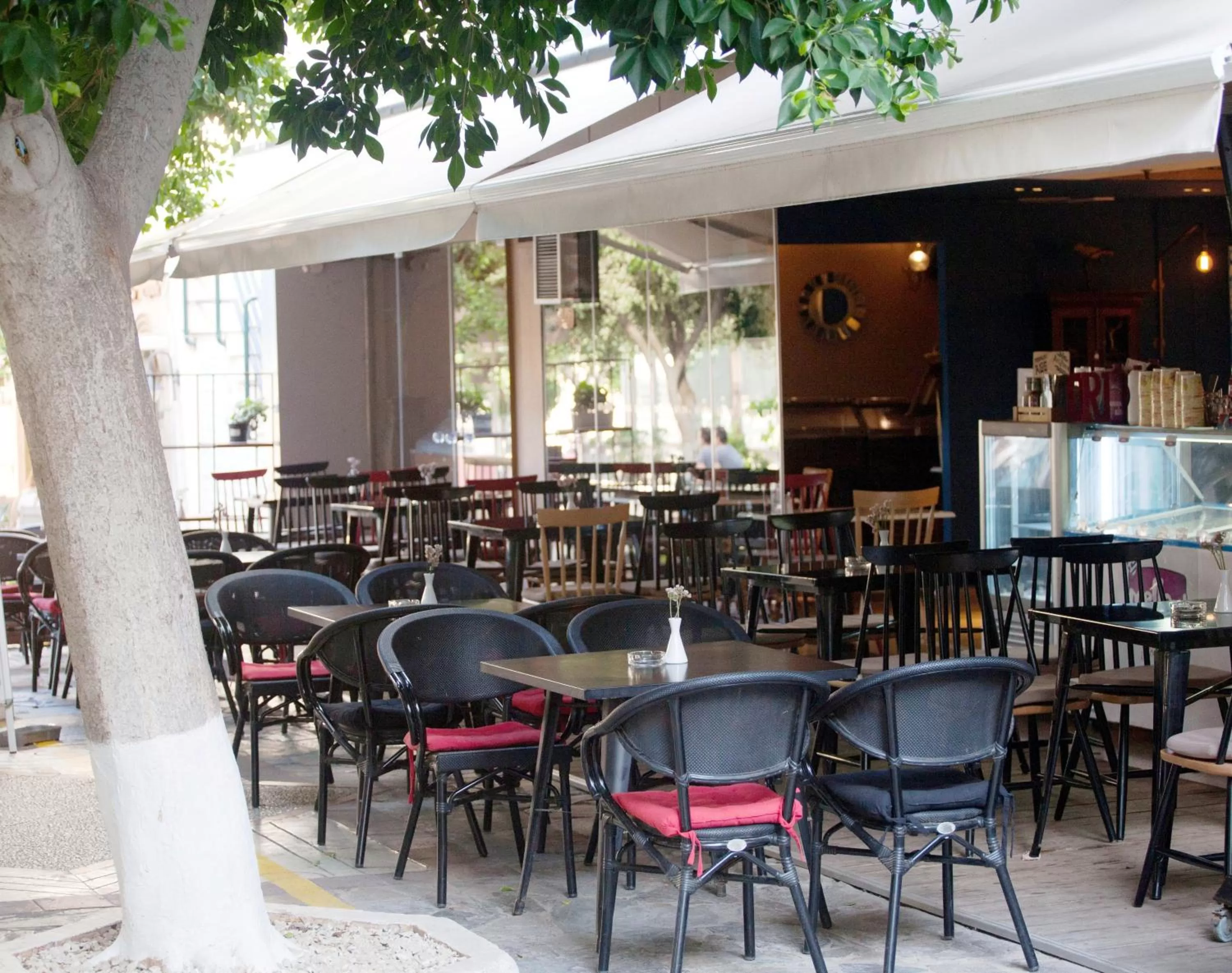 Restaurant/places to eat in Capsis Astoria Heraklion