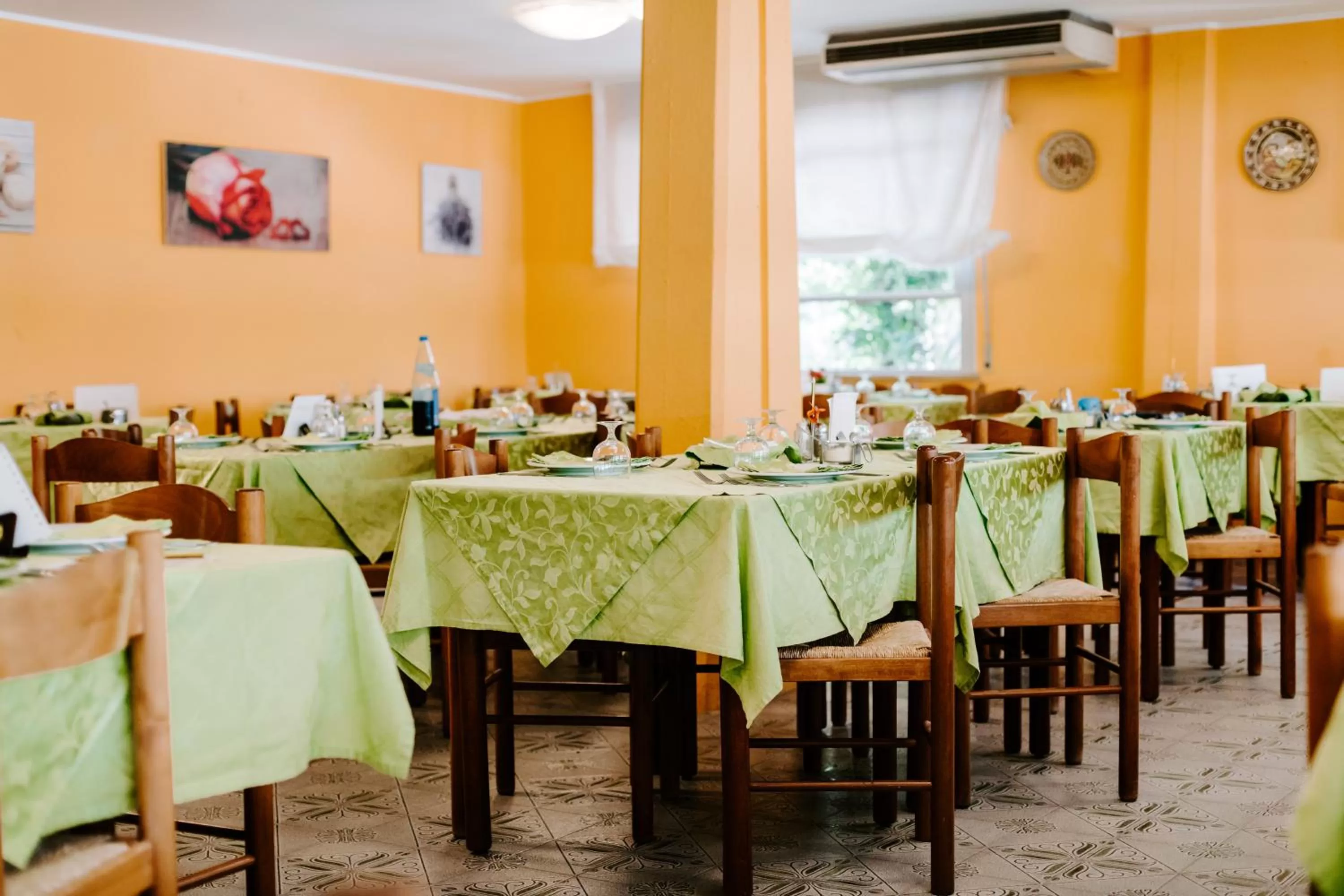 Restaurant/places to eat in Hotel Villa Claudia