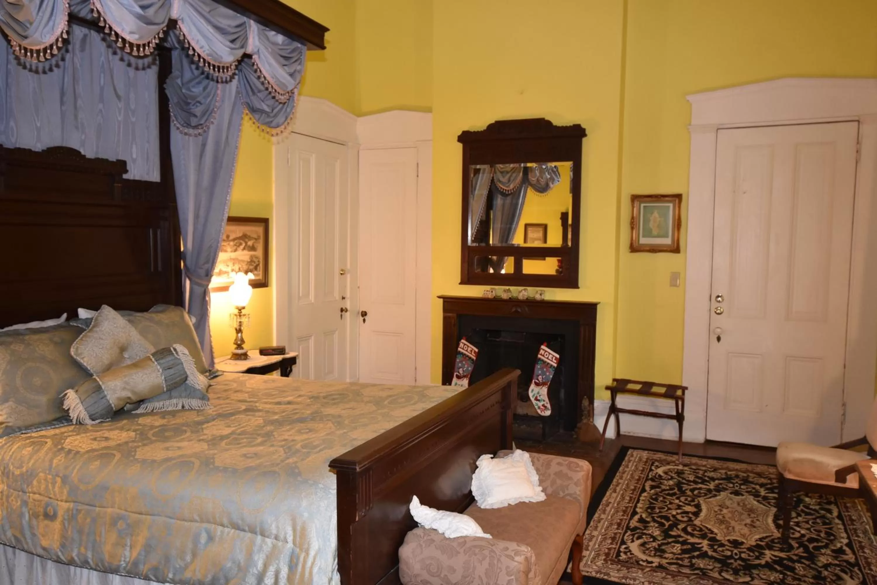 Photo of the whole room, Bed in Corners Mansion Inn - A Bed and Breakfast
