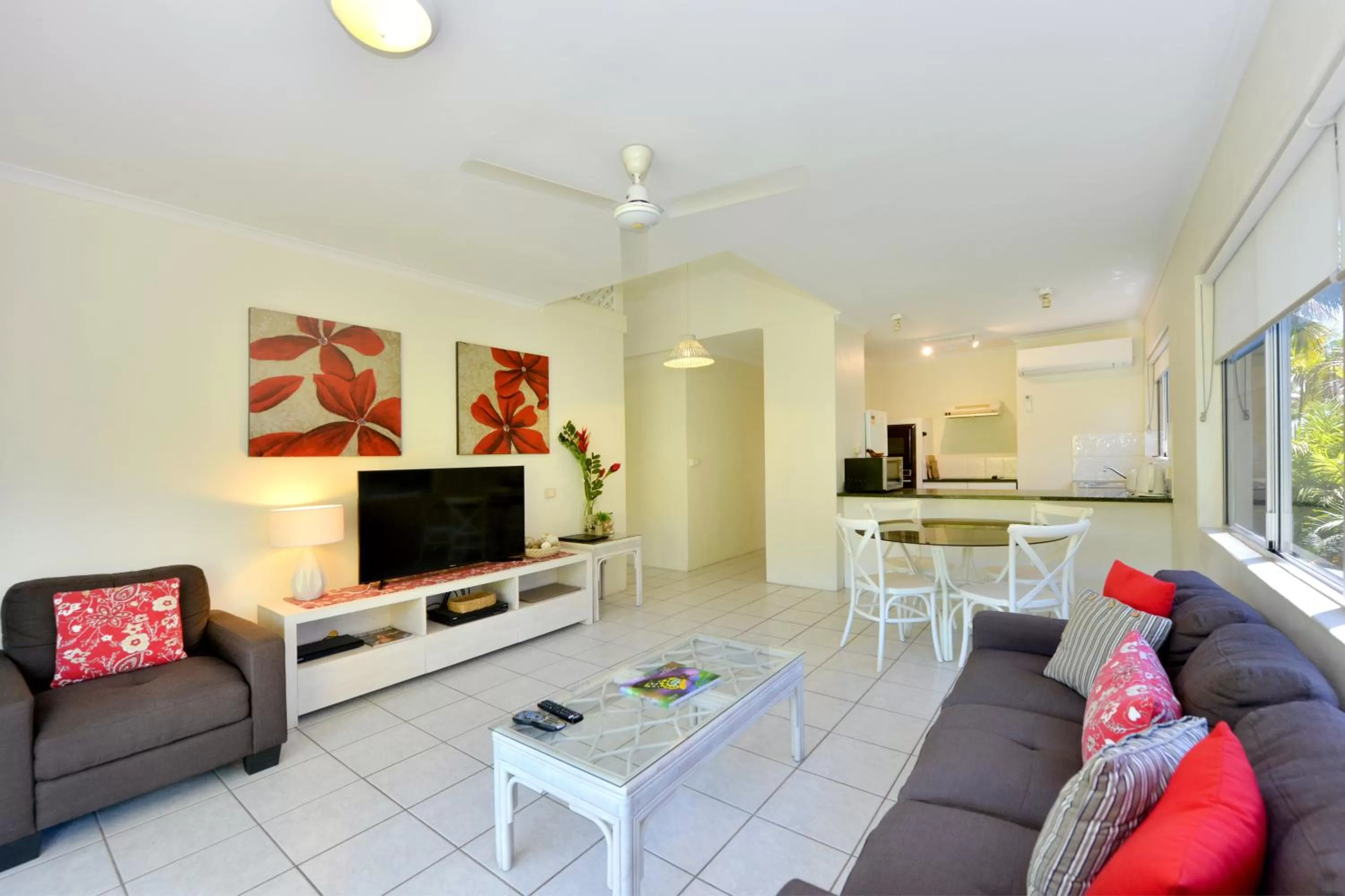 Communal lounge/ TV room in Driftwood Mantaray - Official Onsite Reception and Check In