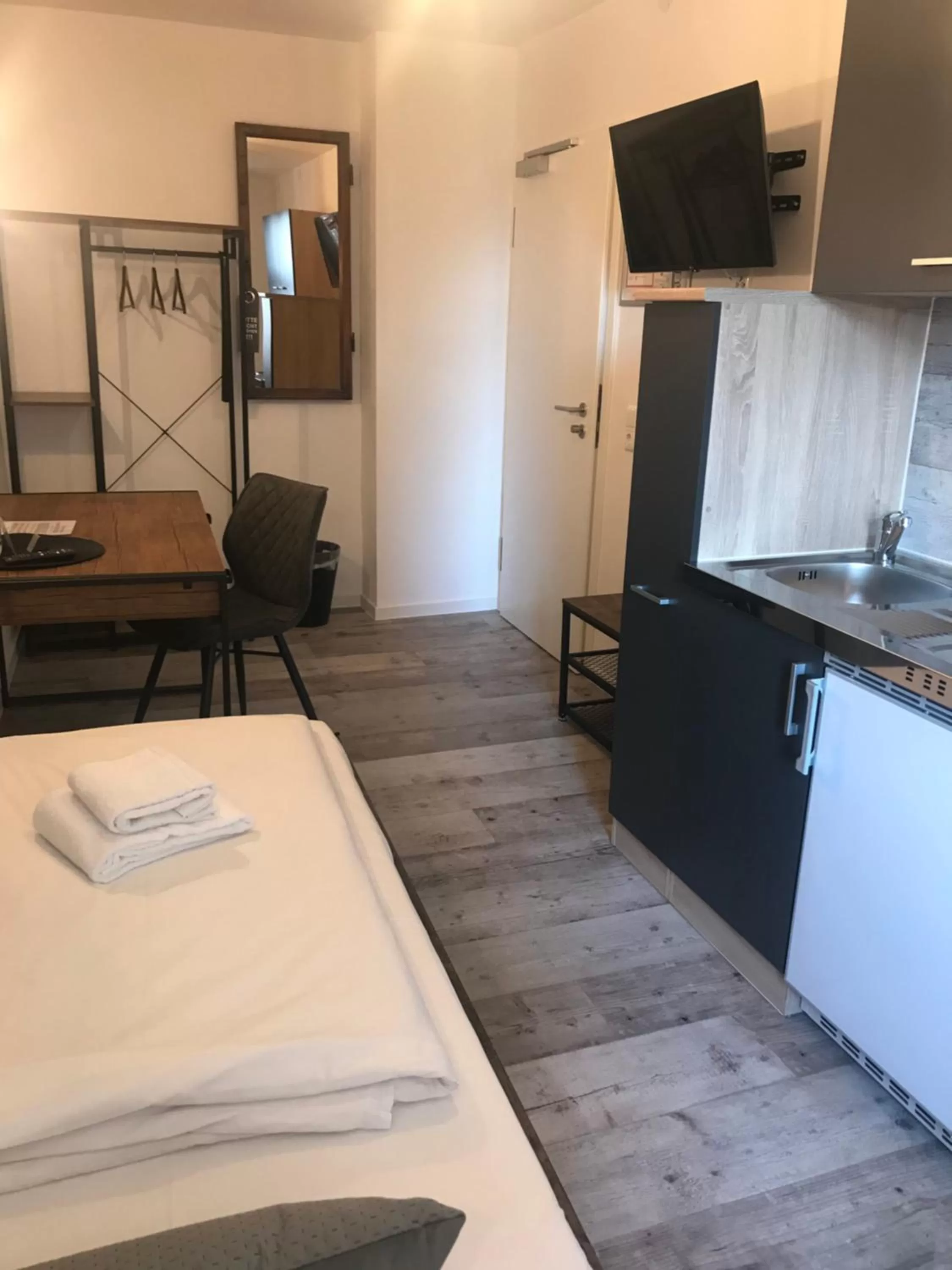 Kitchen or kitchenette, Bed in Aparthotel Walhalla Potsdam