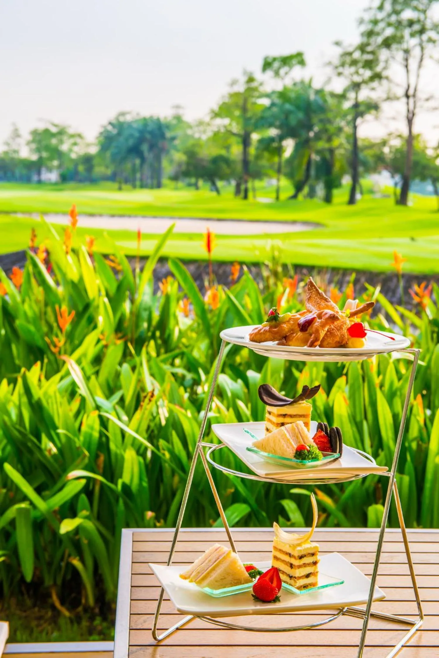 Garden in Summit Windmill Golf Suite Hotel at Suvarnabhumi