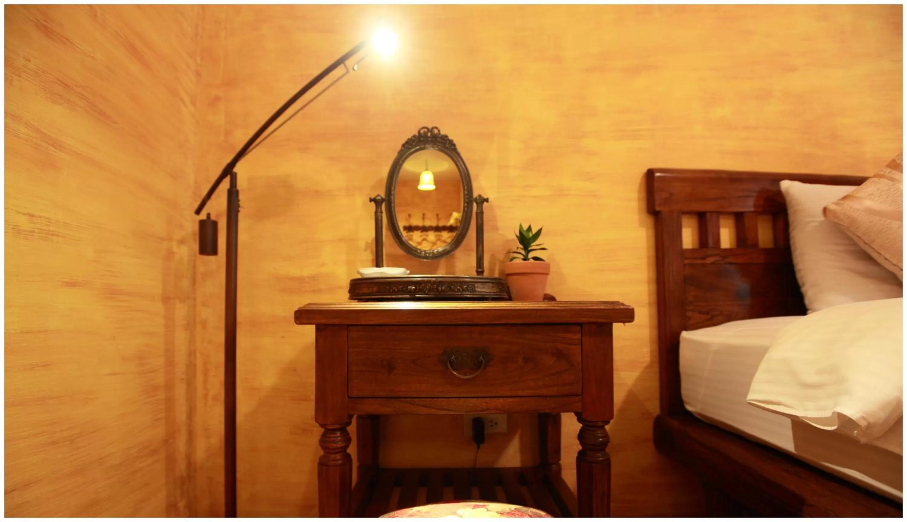 Decorative detail, Bed in Errantry Lodge & Studio