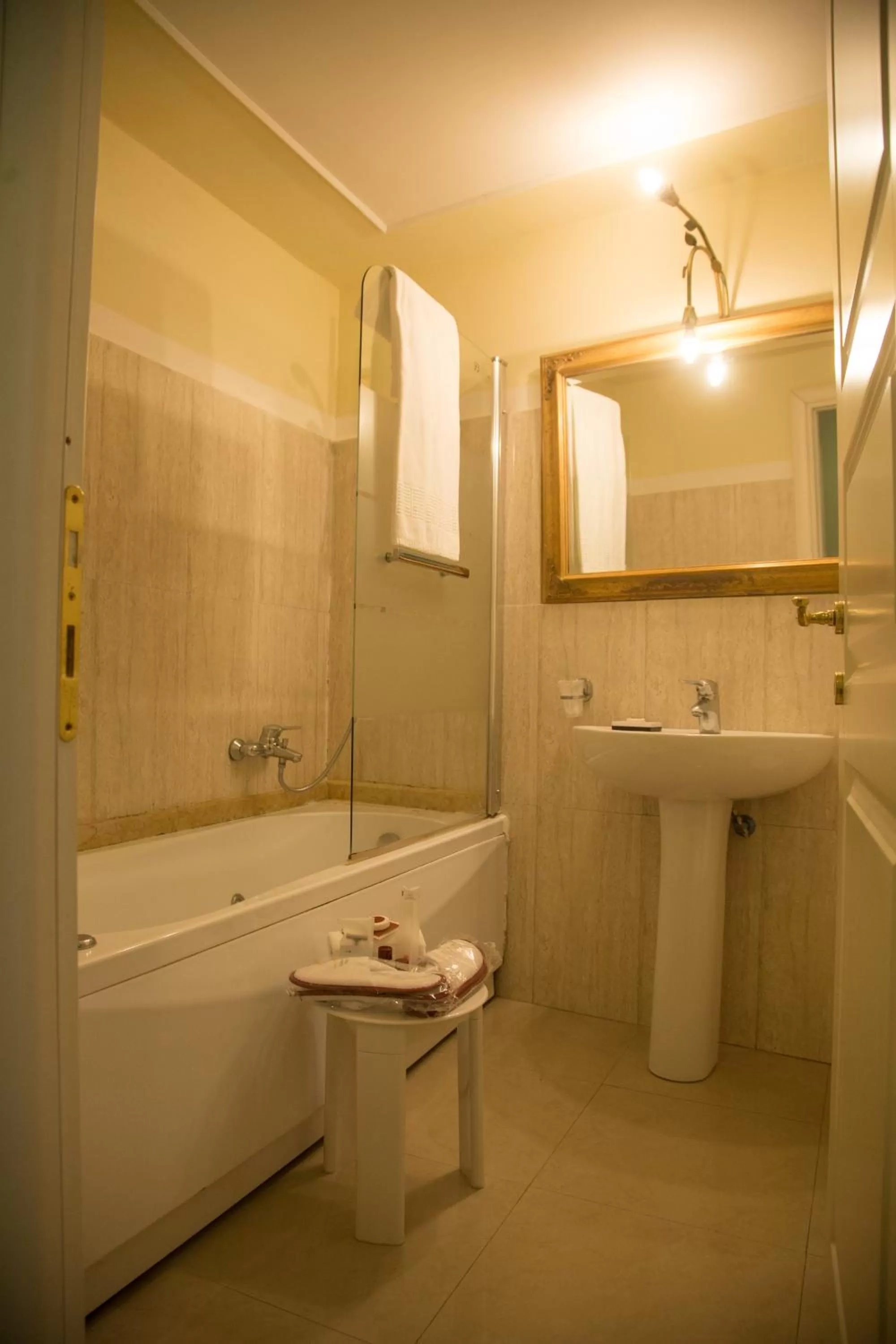 Shower in B&B Art Suite Santa Brigida